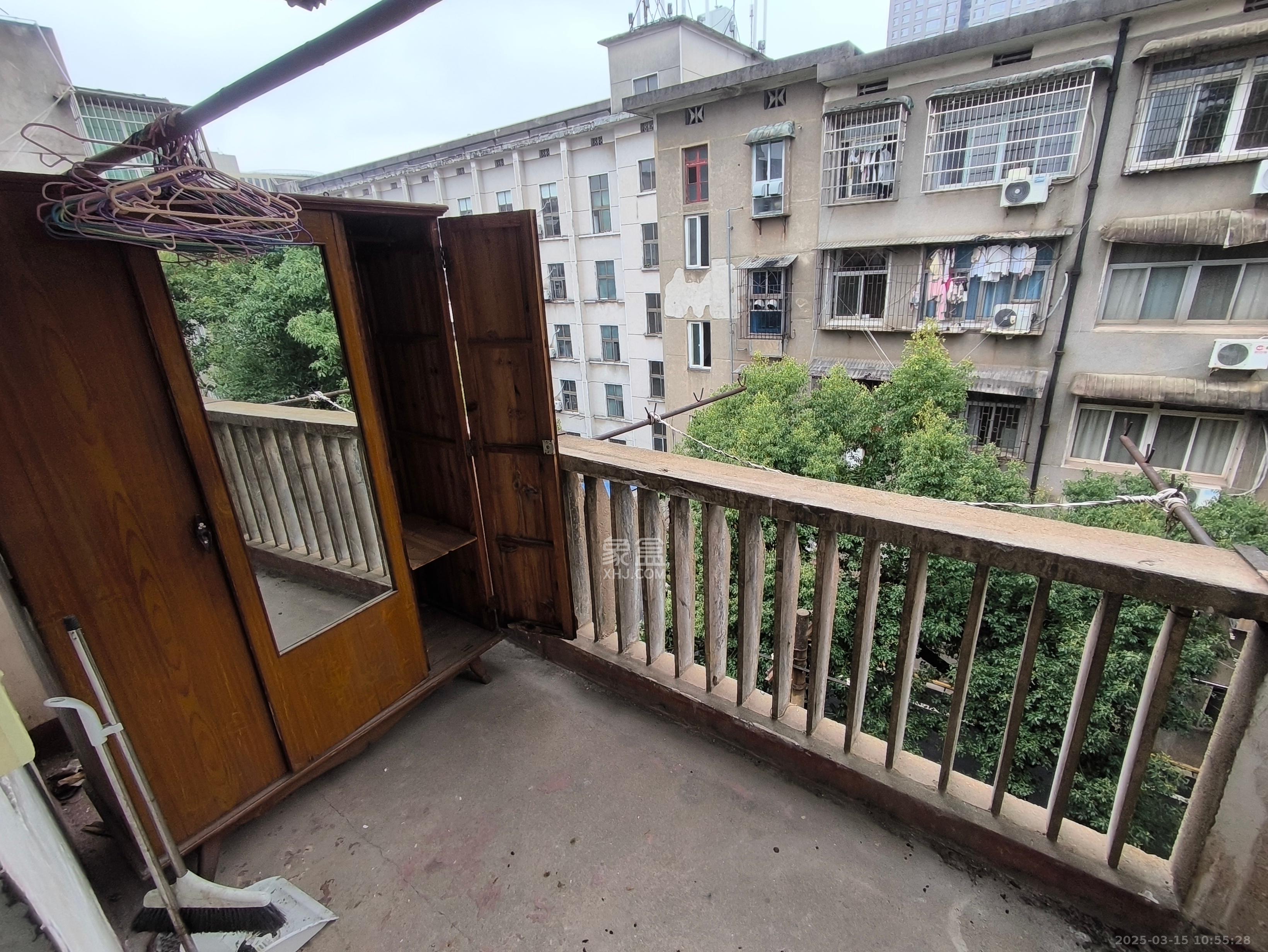 建工集团单位房 3室2厅1卫 1800.0元/月 建工集团单位房 3室2厅1卫 1800.0元/月室内图