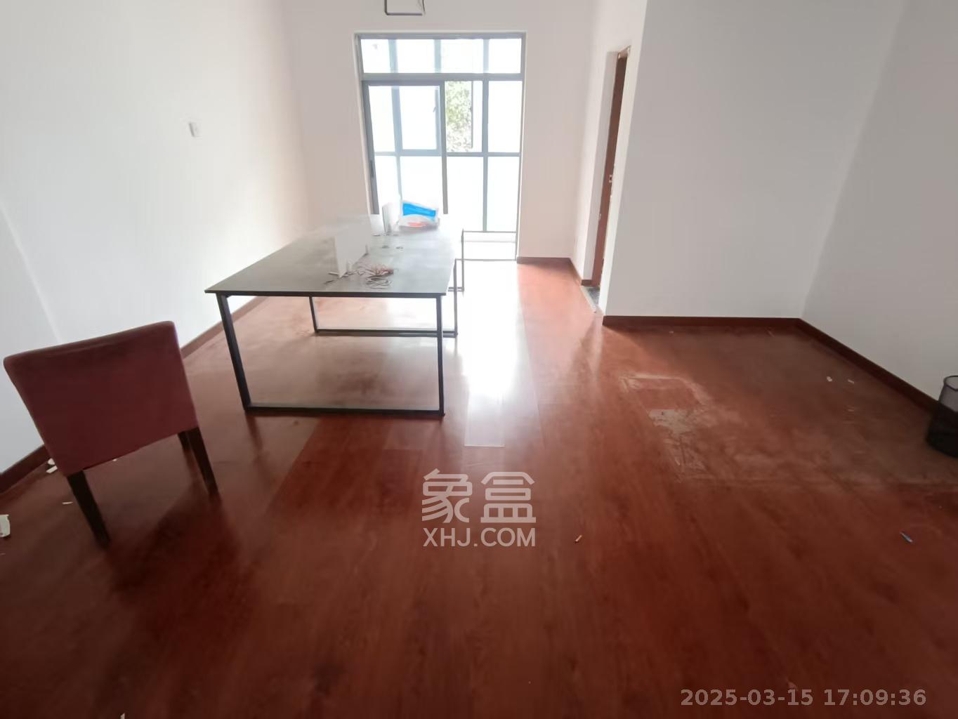 银港水晶城 4室2厅3卫 3500.0元/月 银港水晶城 4室2厅3卫 3500.0元/月室内图