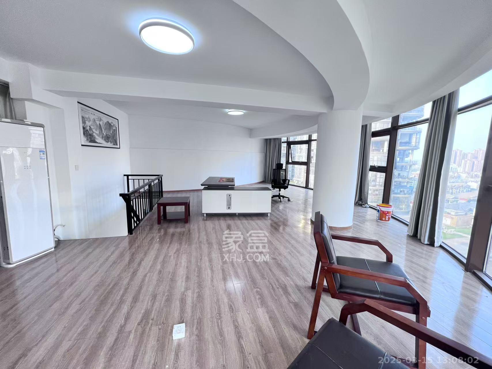 湘江世纪城富湾国际 5室2厅2卫 9000.0元/月 湘江世纪城富湾国际 5室2厅2卫 9000.0元/月室内图