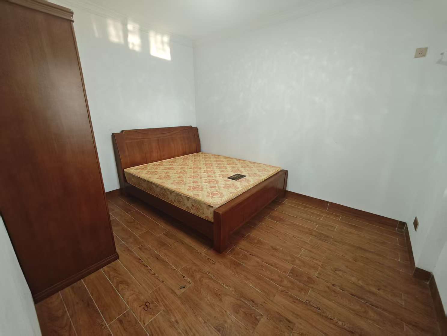 环强御景湾 3室2厅2卫 3500.0元/月 环强御景湾 3室2厅2卫 3500.0元/月室内图