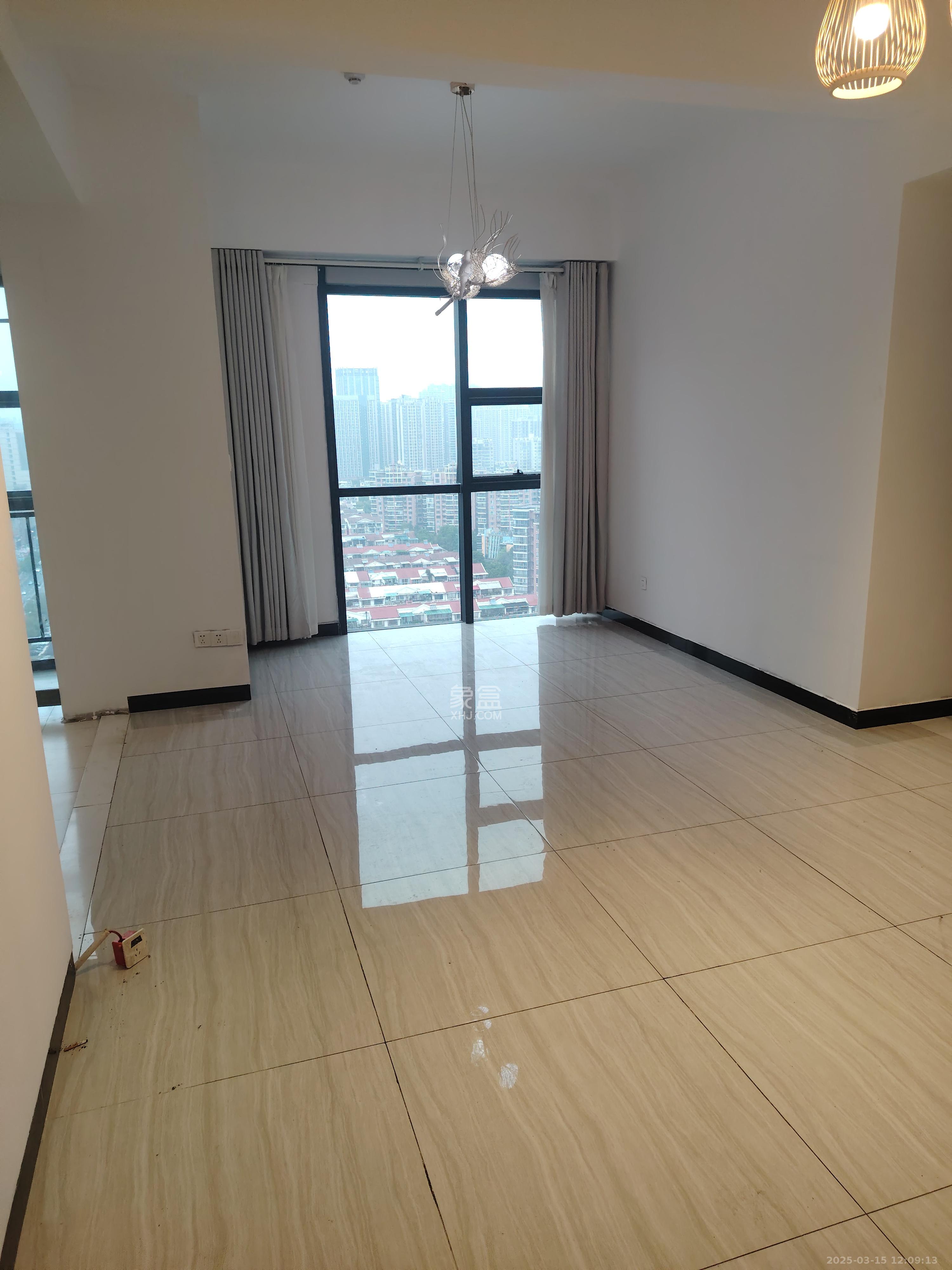 万坤图财富广场 3室1厅1卫 4500.0元/月 万坤图财富广场 3室1厅1卫 4500.0元/月室内图