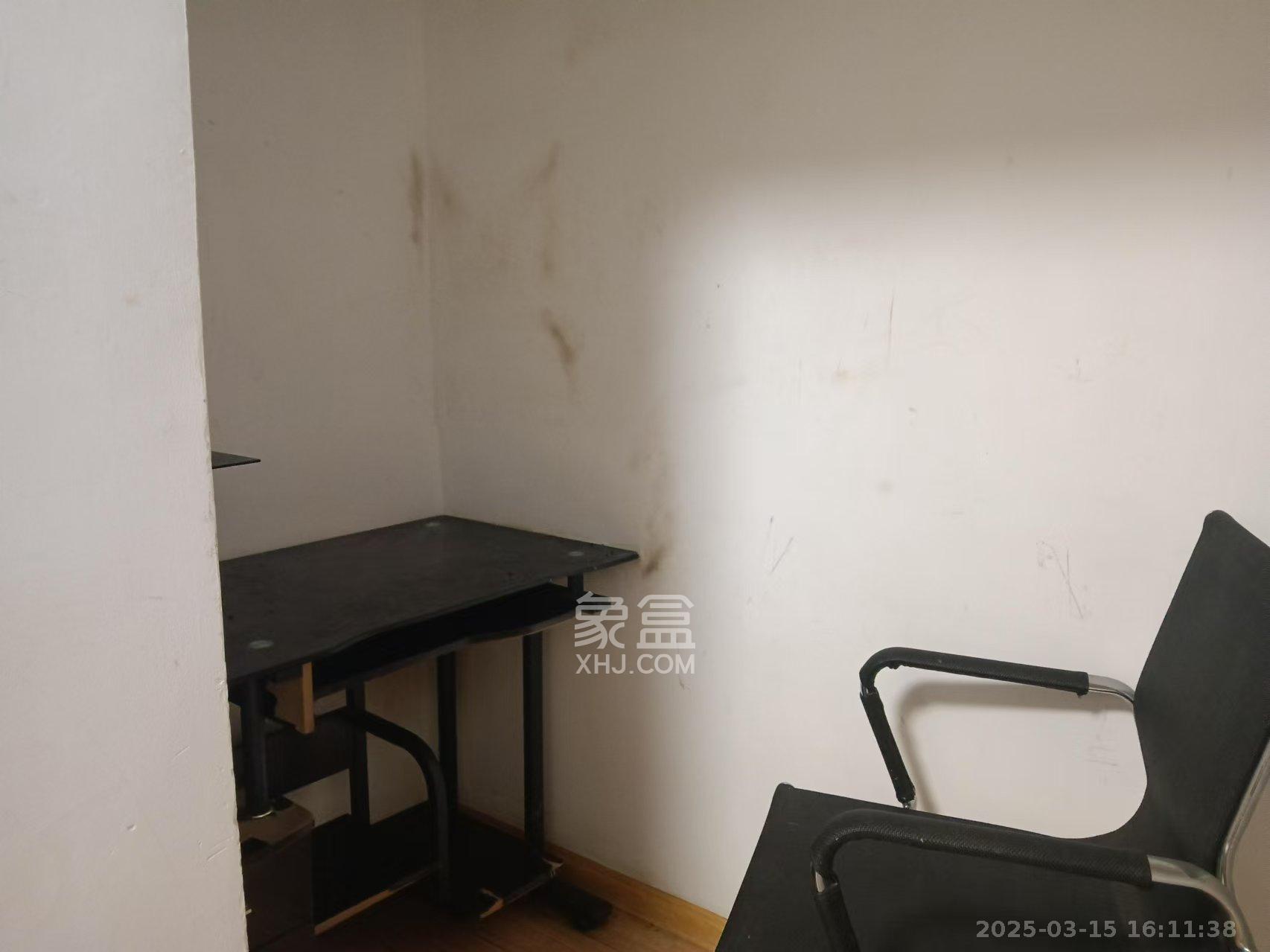 解放四村石子冲  1室1厅1卫   1200.00元/月室内图1
