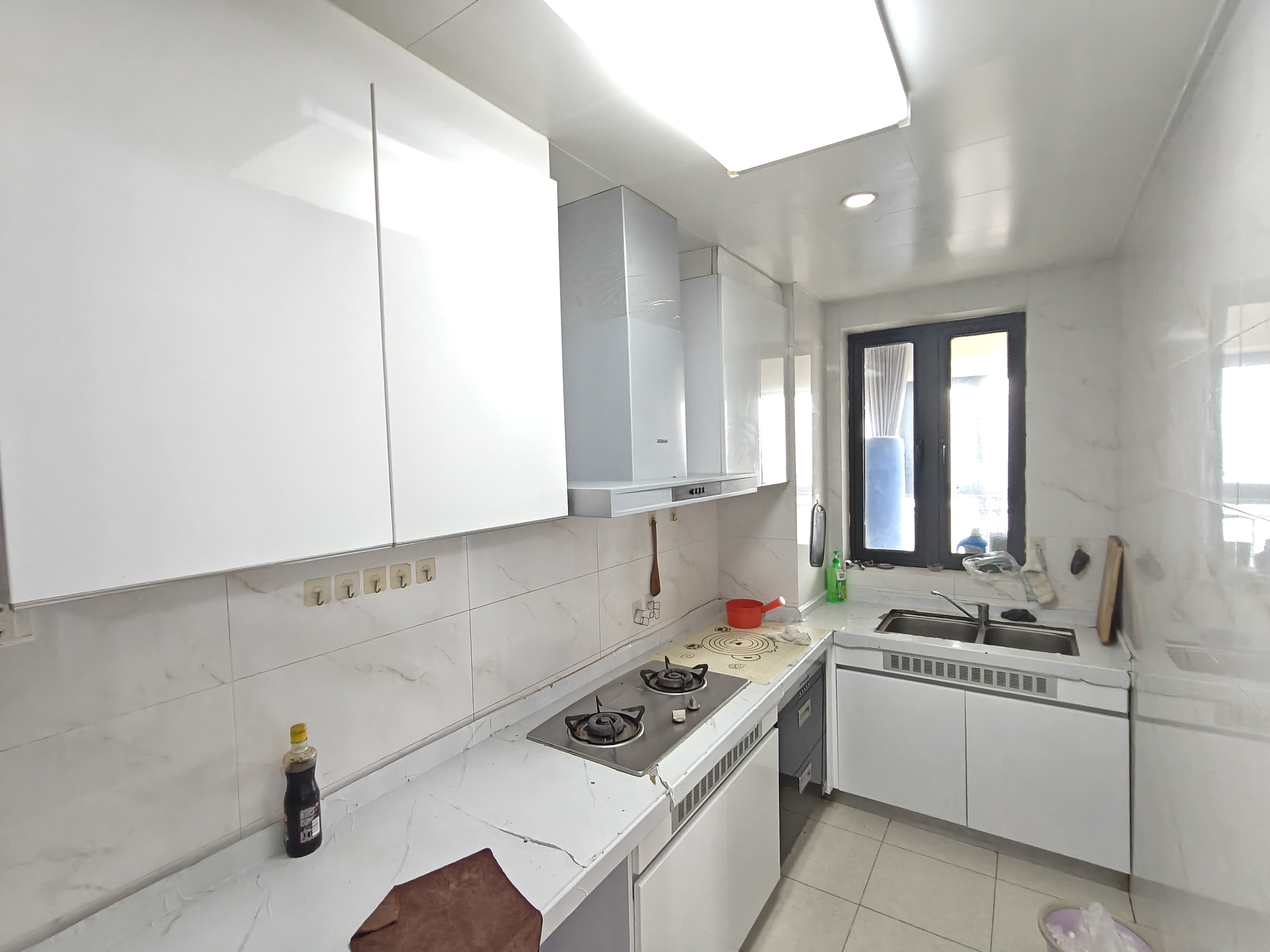 恒大华府 3室2厅2卫 1600.0元/月 恒大华府 3室2厅2卫 1600.0元/月室内图