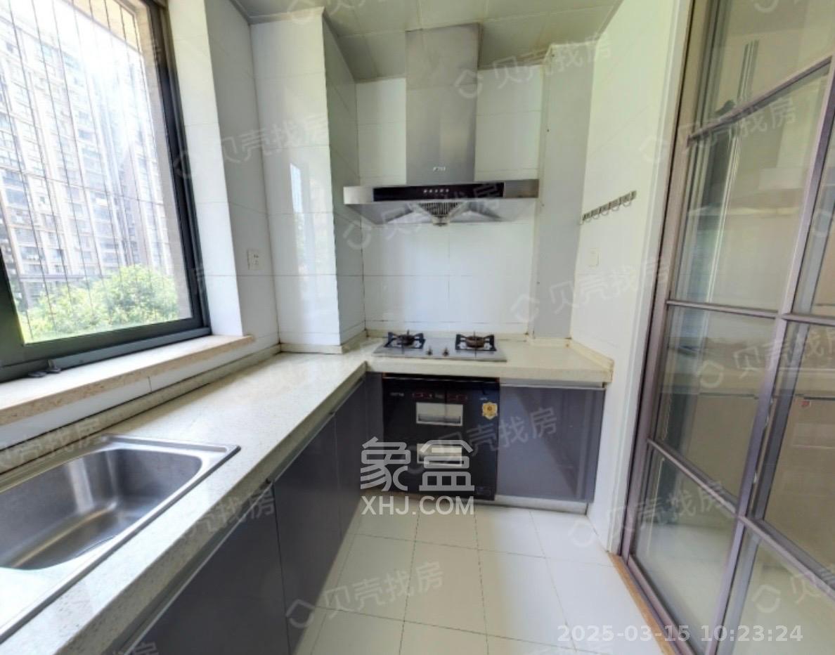 优山美地  3室2厅2卫   2900.00元/月室内图