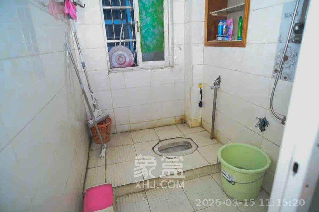 山水人家三期  3室2厅2卫   1800.00元/月室内图