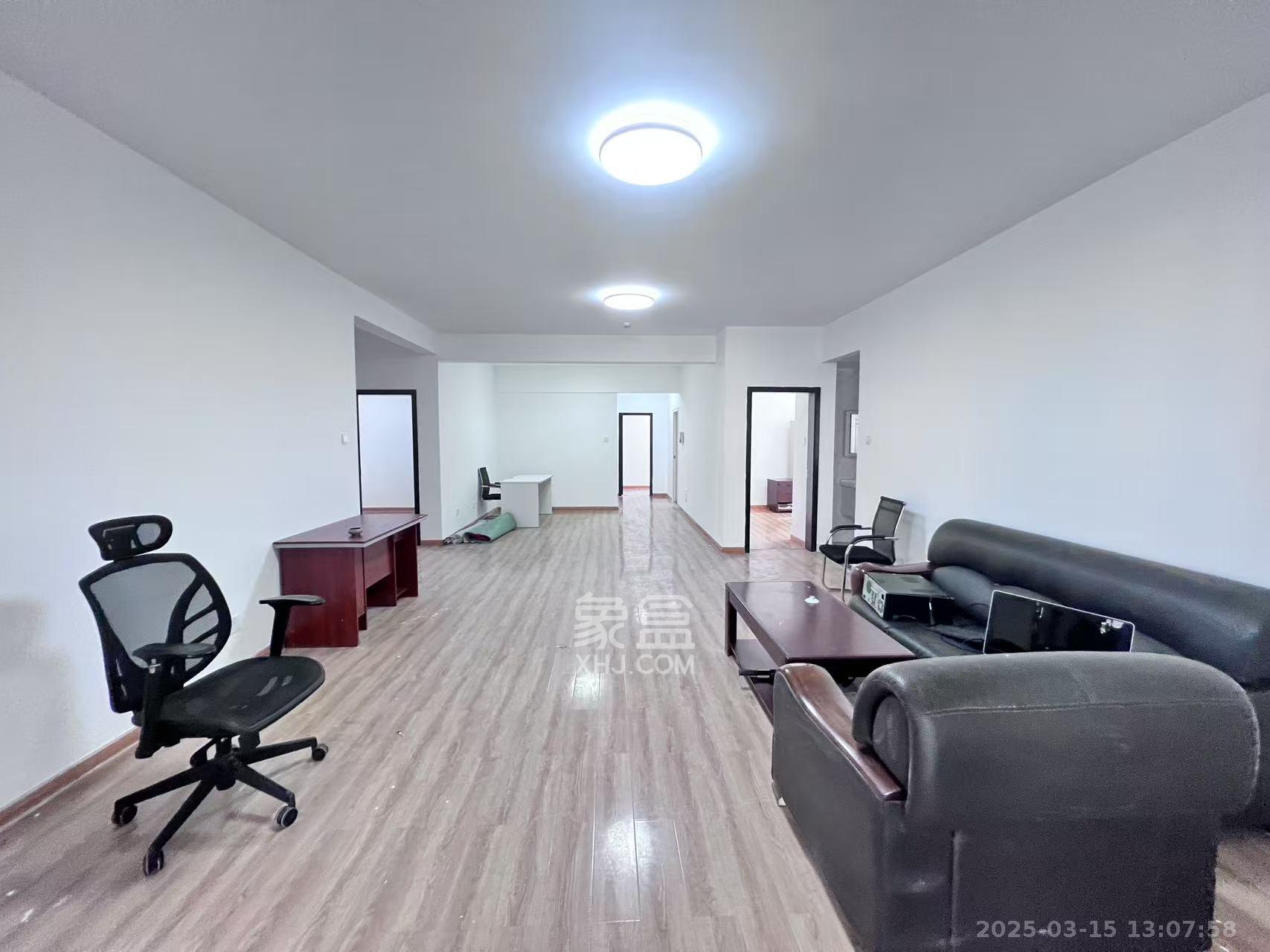 湘江世纪城富湾国际 5室2厅2卫 9000.0元/月 湘江世纪城富湾国际 5室2厅2卫 9000.0元/月室内图