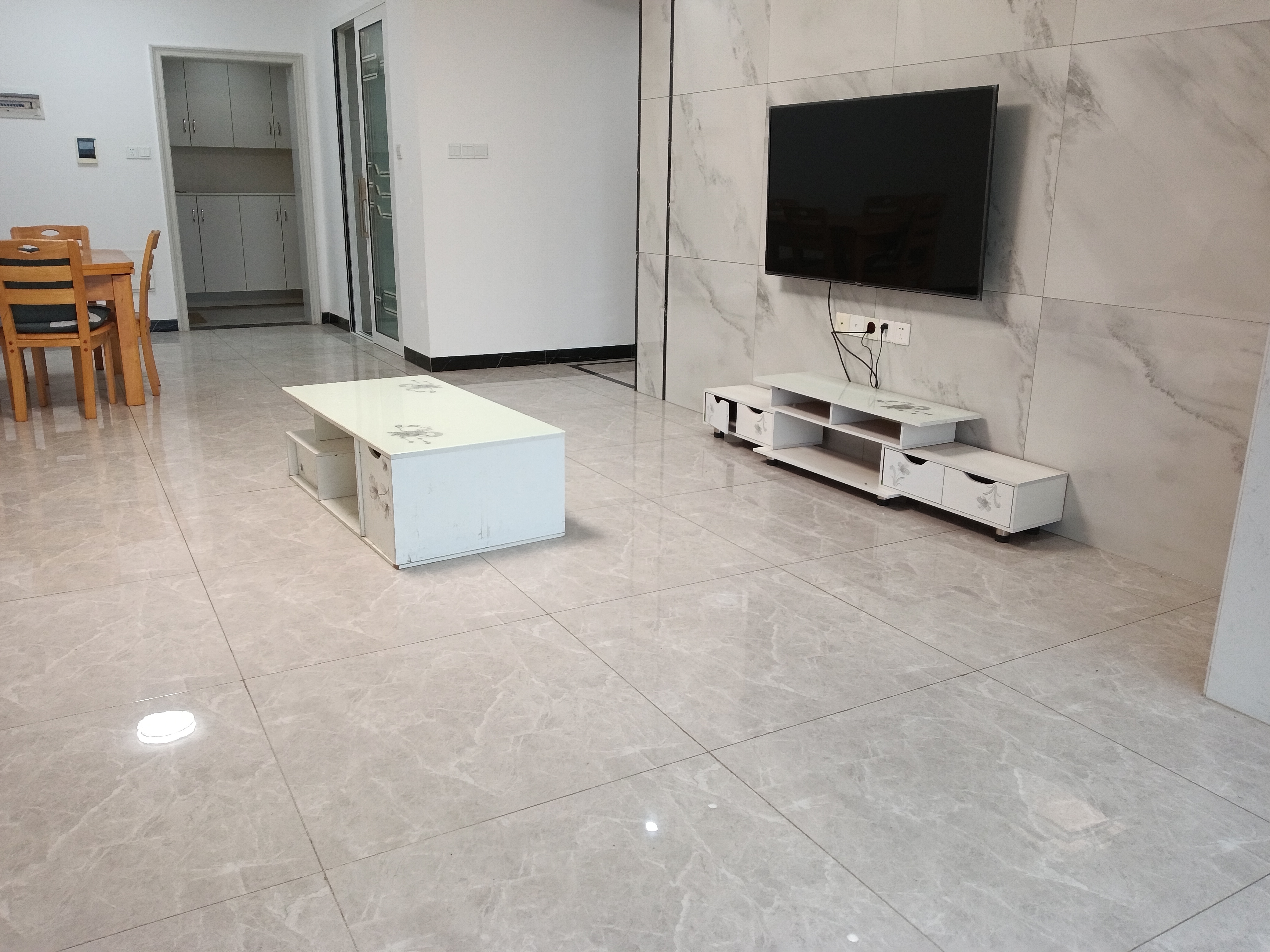 银湖星城  3室2厅2卫   1800.00元/月室内图