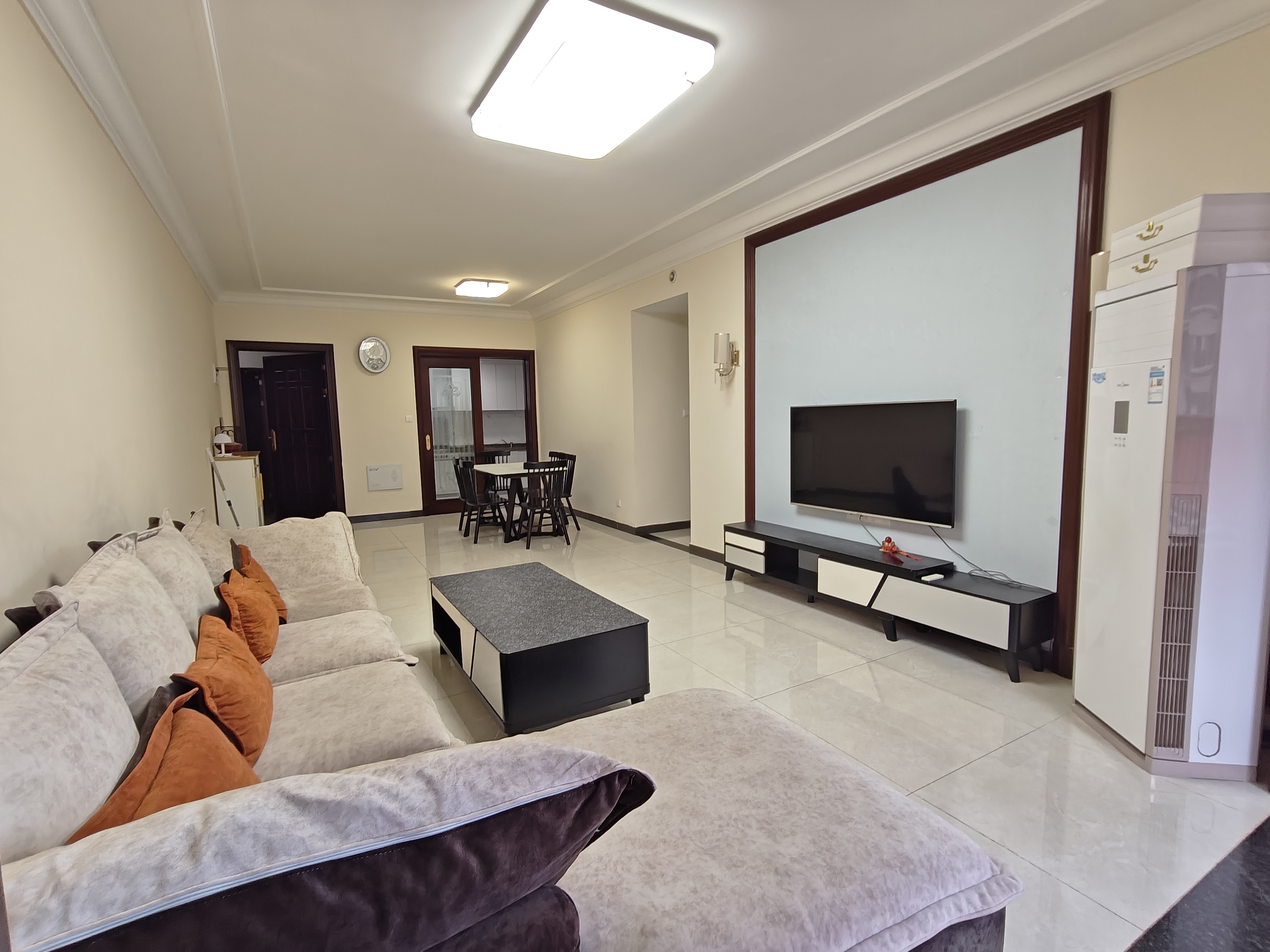 恒大华府 3室2厅2卫 1700.0元/月 恒大华府 3室2厅2卫 1700.0元/月室内图