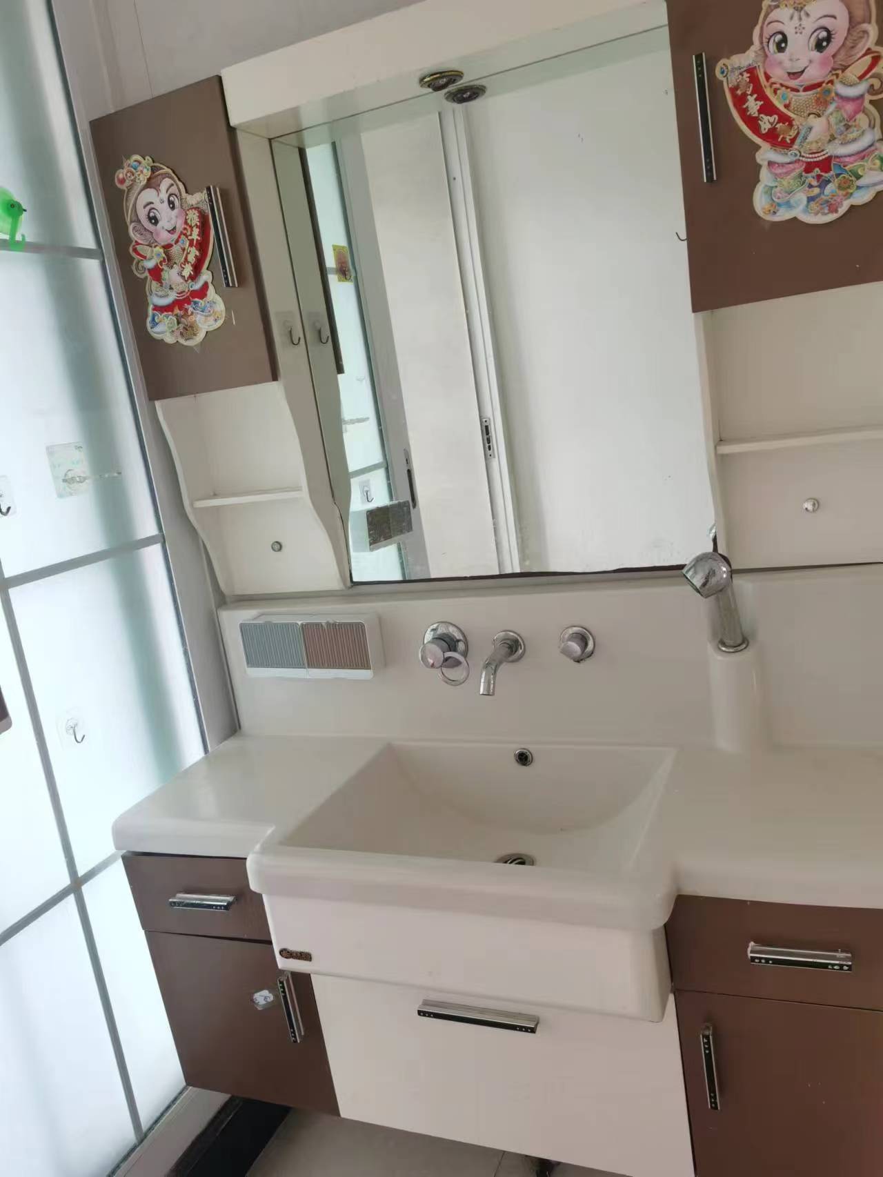 雅士林湘苑一期  3室2厅2卫   2000.00元/月