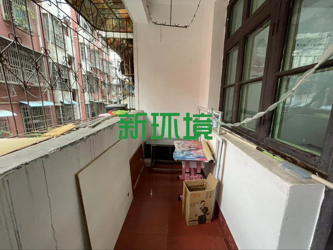 中房公司  2室2厅1卫   32.00万客厅
