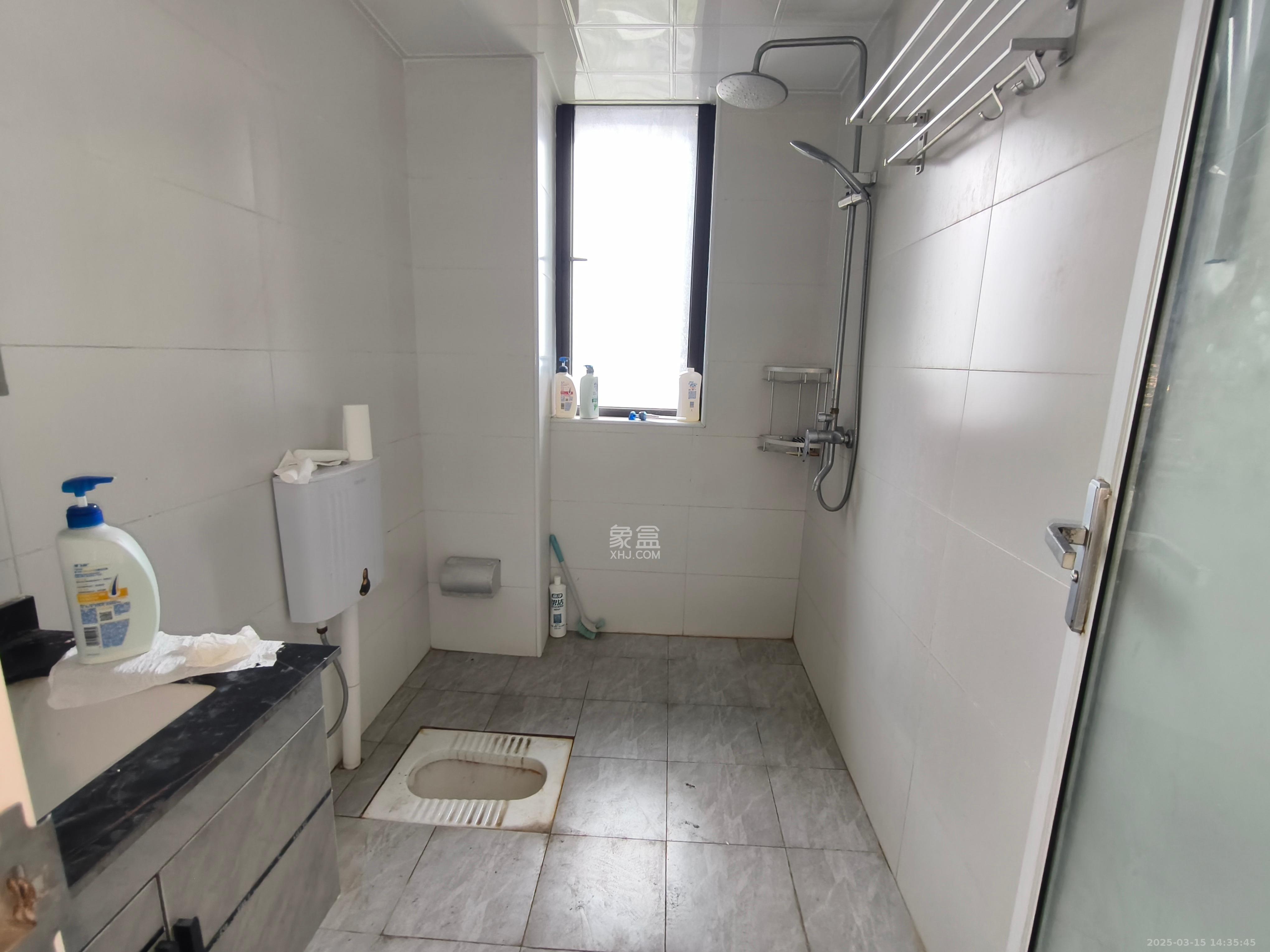 星湖湾二期高层 4室2厅2卫 3000.0元/月 星湖湾二期高层 4室2厅2卫 3000.0元/月室内图