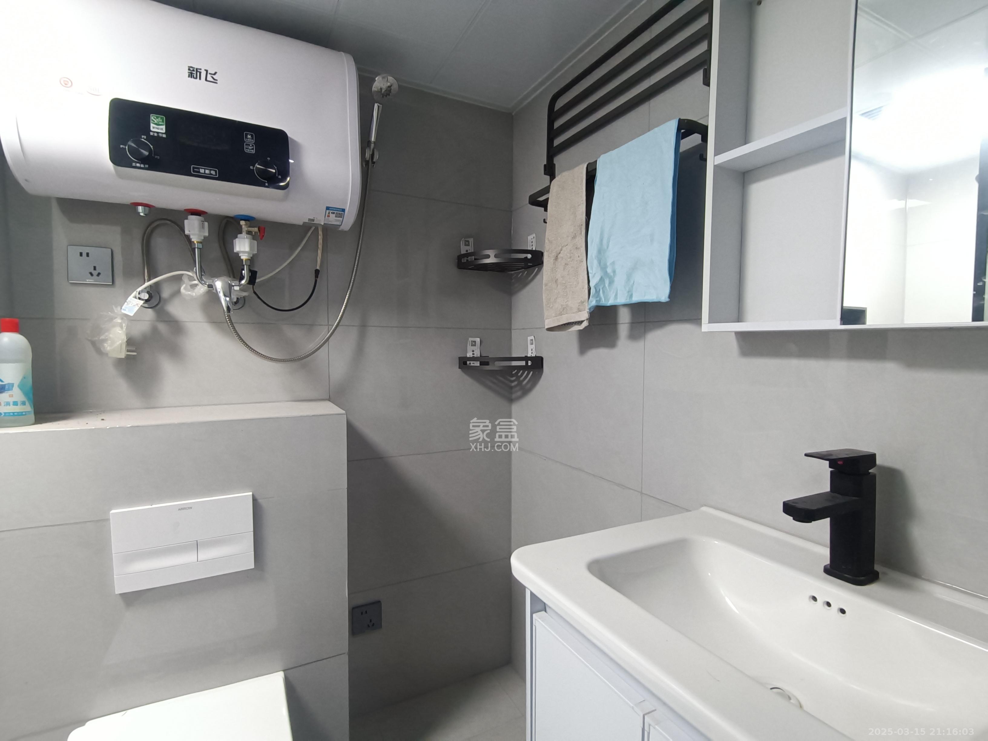 卓越中寰  2室1厅1卫    2100.0元/月室内图