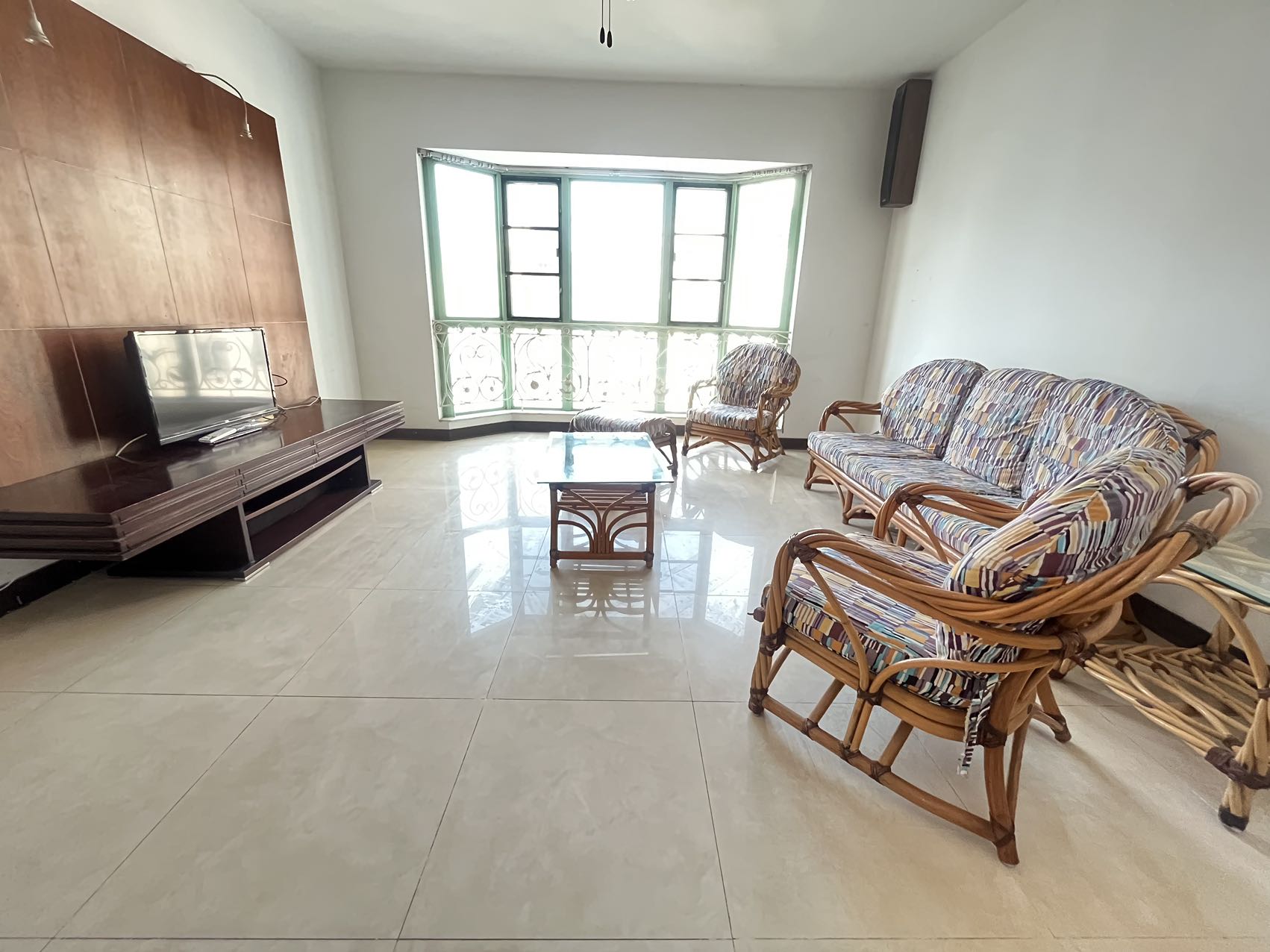 置地花园  4室2厅1卫    180.0万 置地花园  4室2厅1卫    180.0万