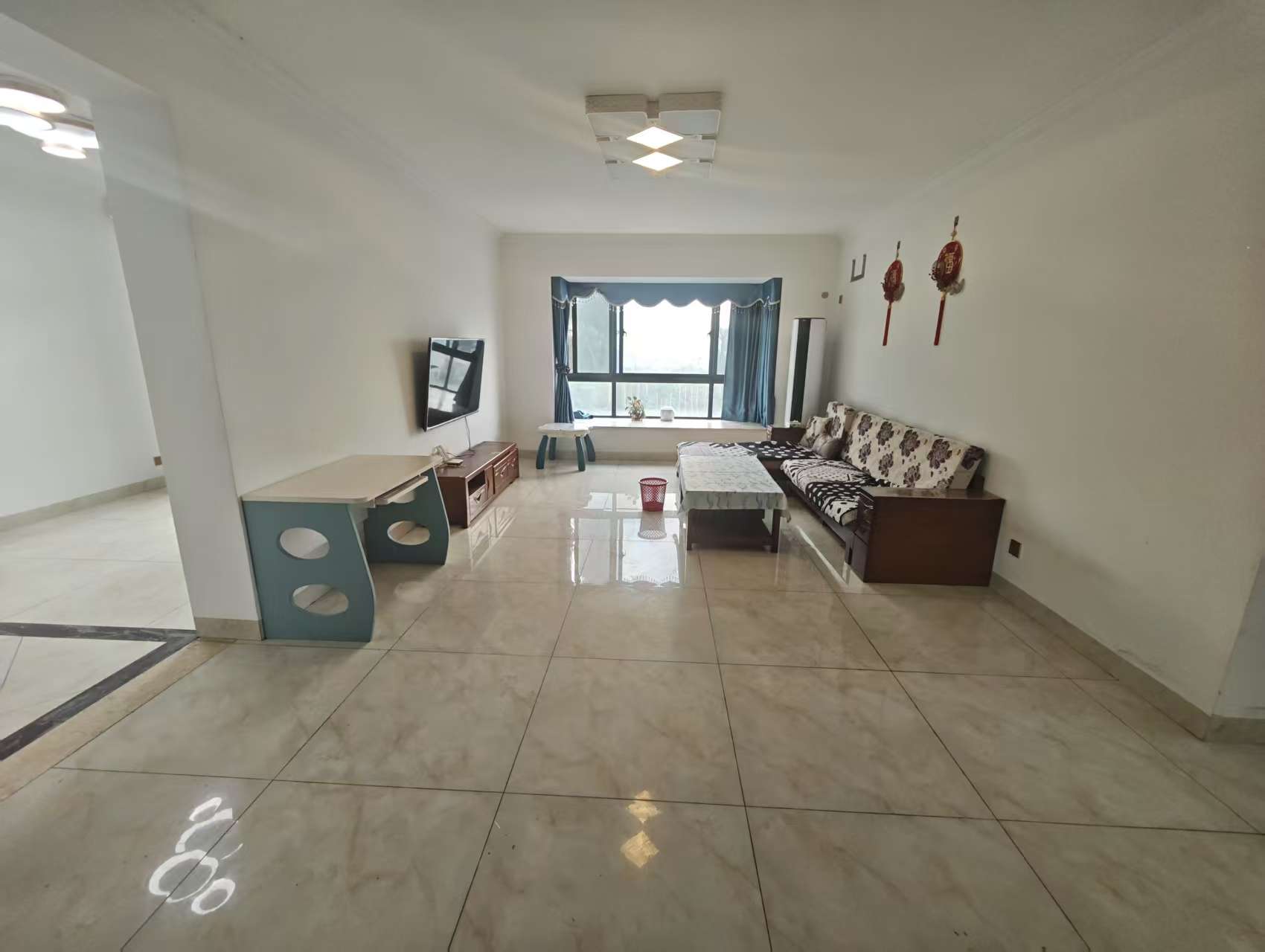 环强御景湾 3室2厅2卫 3500.0元/月 环强御景湾 3室2厅2卫 3500.0元/月室内图