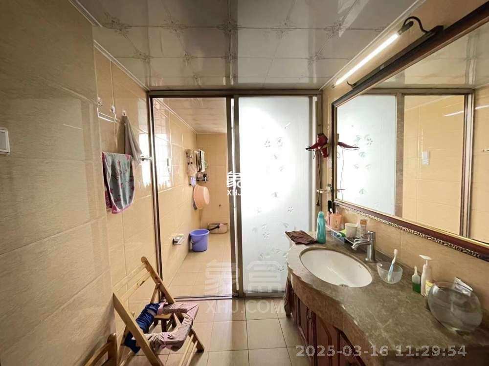 利江花园 4室2厅2卫 2000.0元/月 利江花园 4室2厅2卫 2000.0元/月室内图