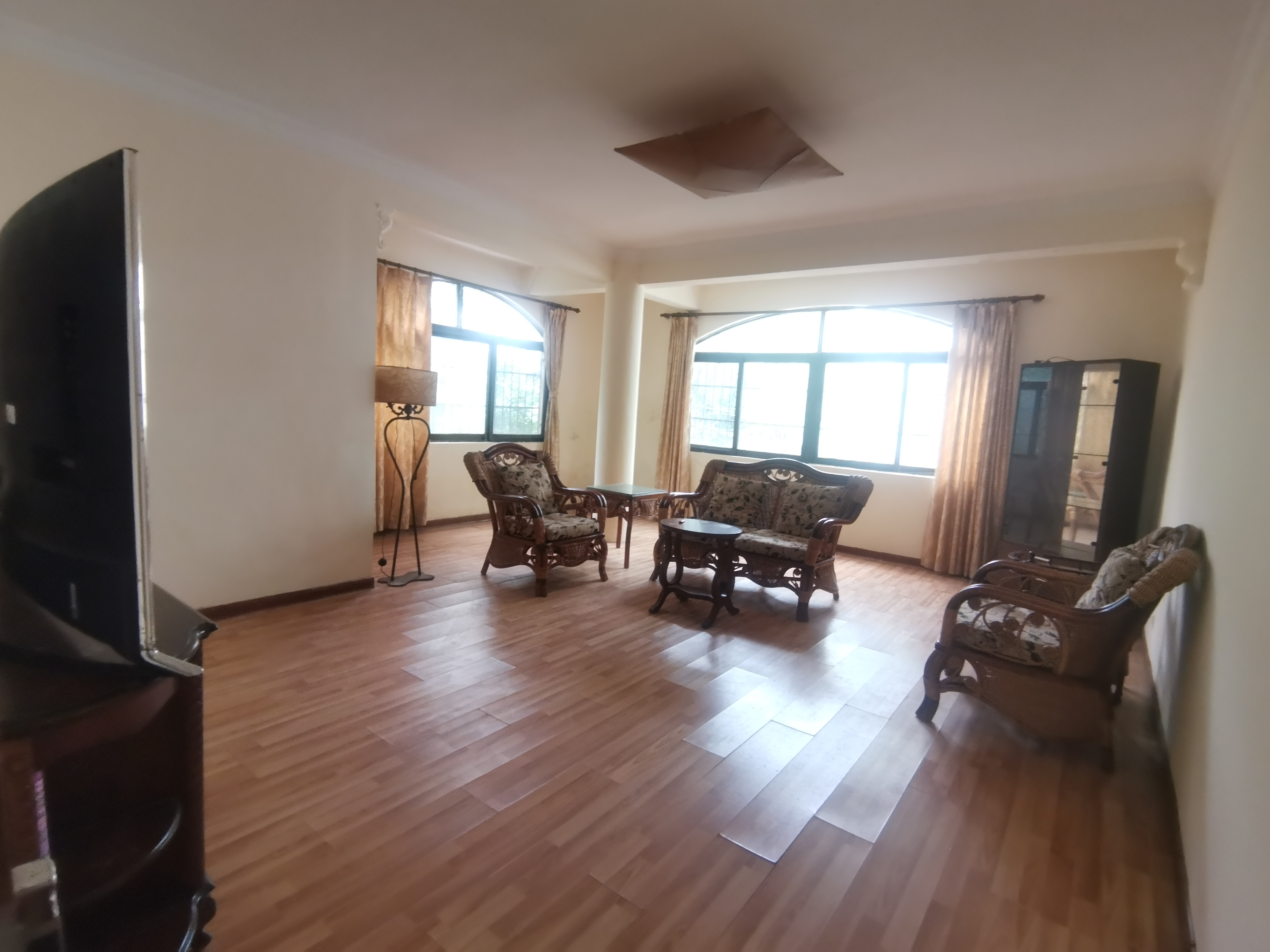 海房新村 9室2厅3卫 10000.0元/月 海房新村 9室2厅3卫 10000.0元/月室内图