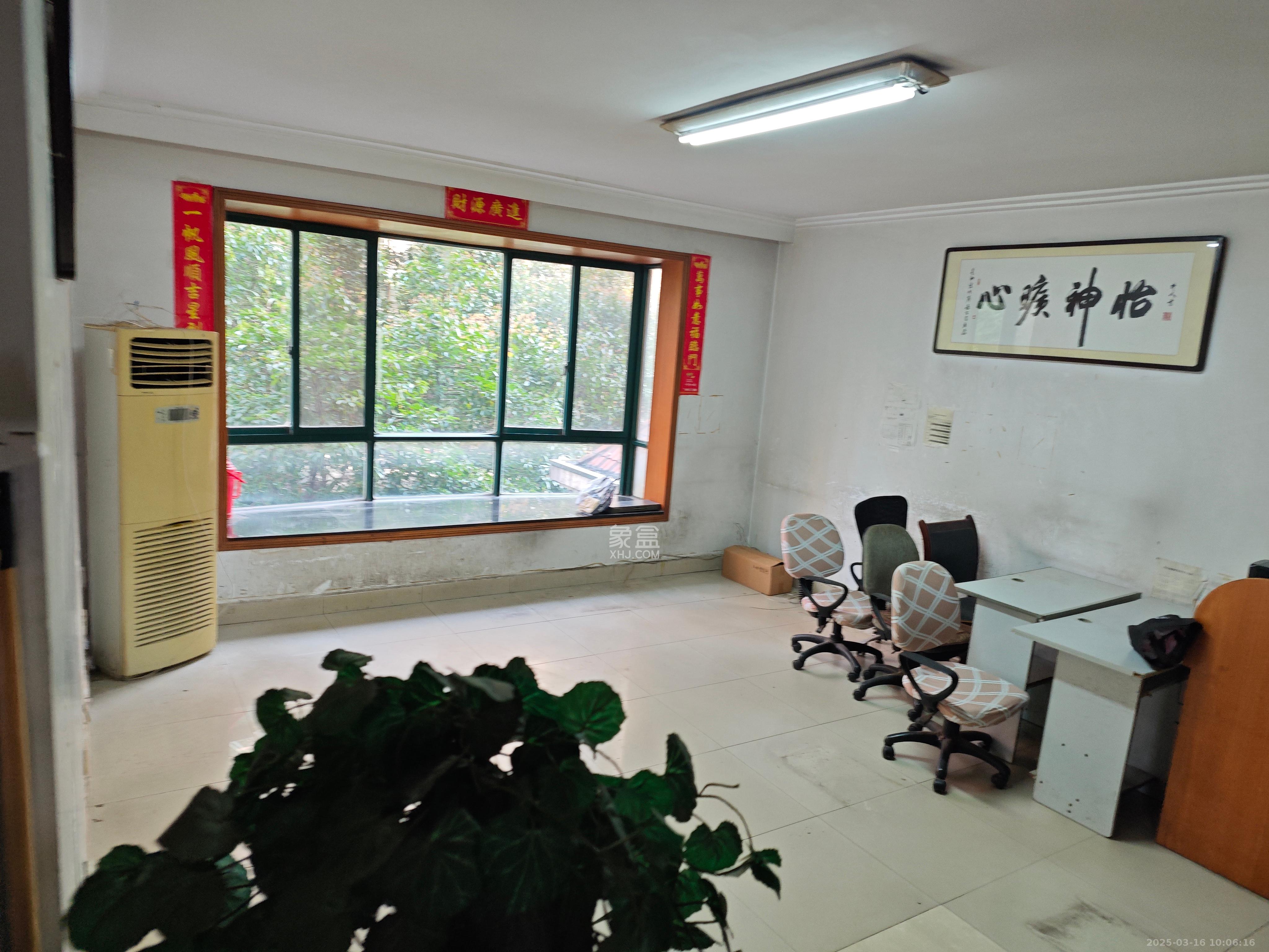 四季阳光花城  4室2厅2卫    4500.0元/月室内图