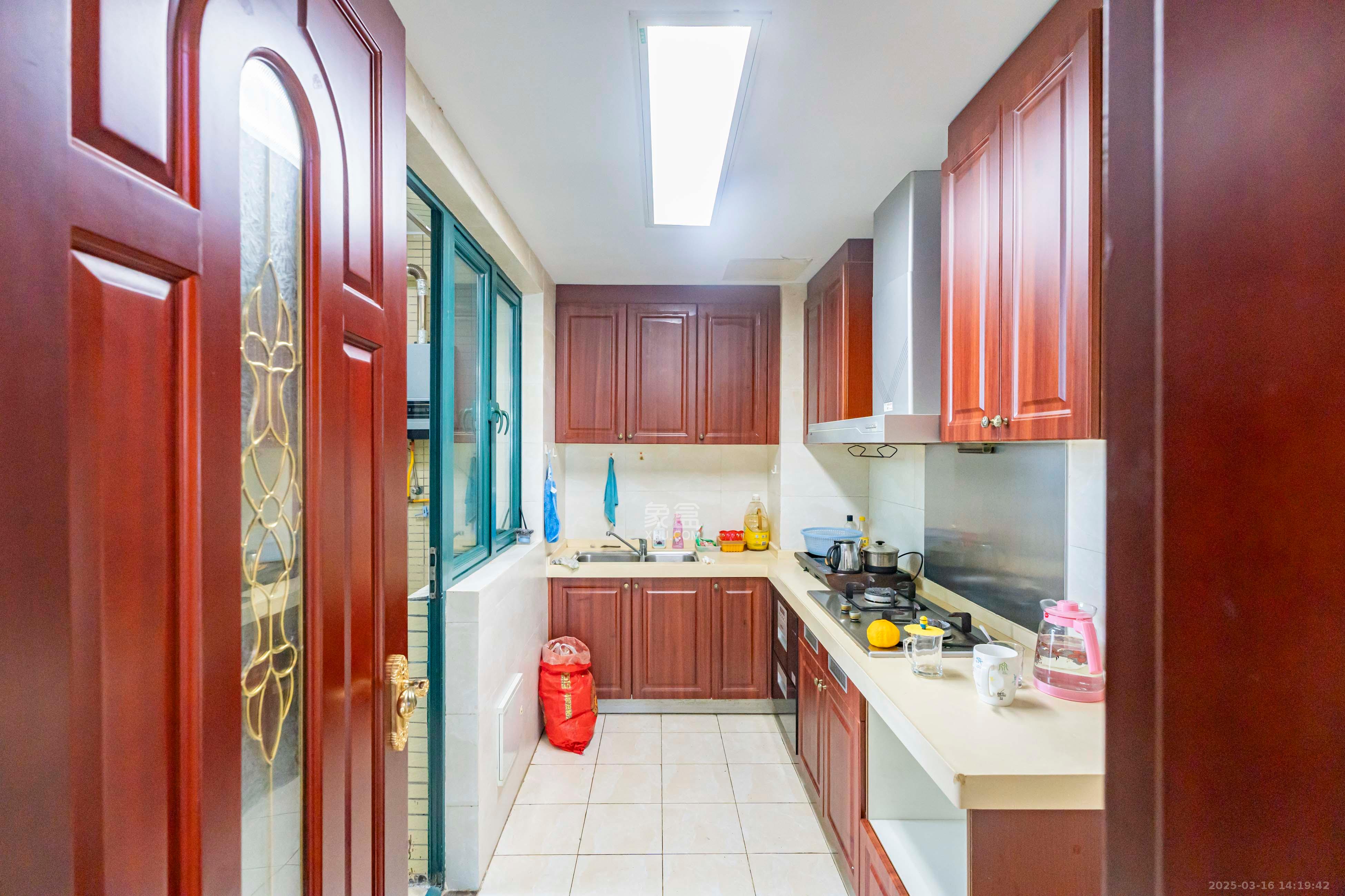 恒大雅苑 4室2厅2卫 3200.0元/月 恒大雅苑 4室2厅2卫 3200.0元/月室内图