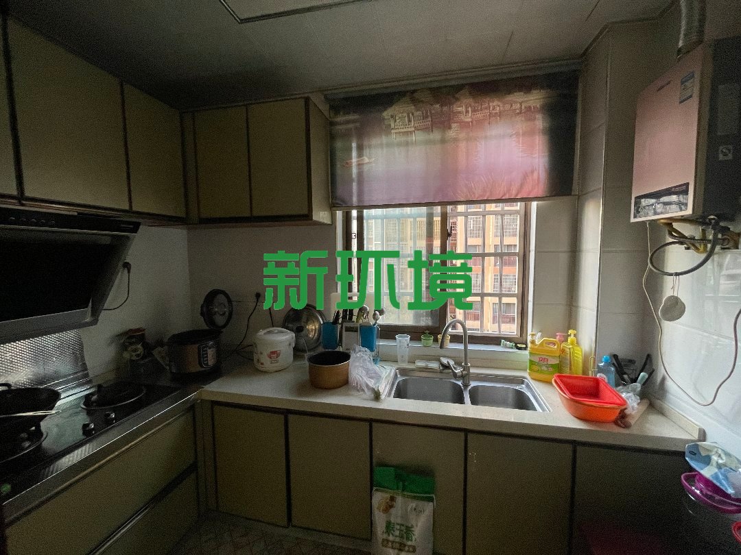 尚东御园  4室2厅2卫   67.80万客厅