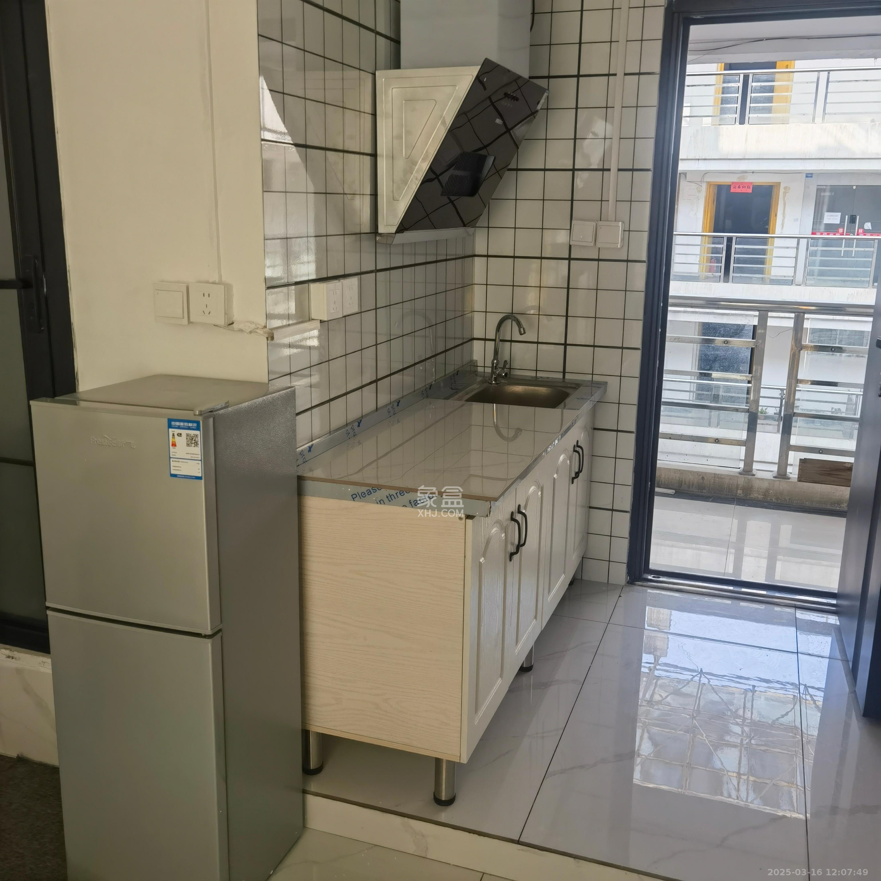 都市先锋  1室0厅1卫    1300.0元/月 都市先锋  1室0厅1卫    1300.0元/月