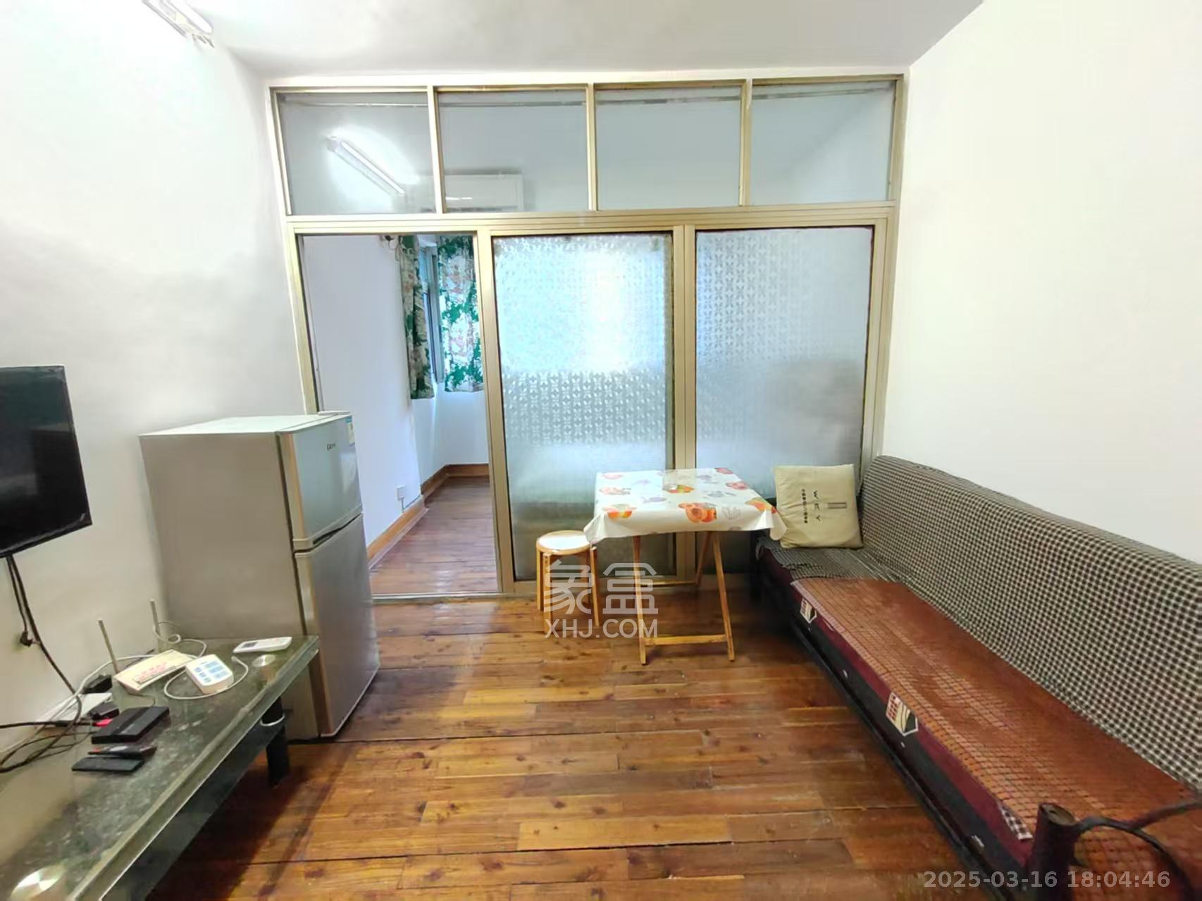 乔庄社区 1室1厅1卫 1500.0元/月 乔庄社区 1室1厅1卫 1500.0元/月室内图