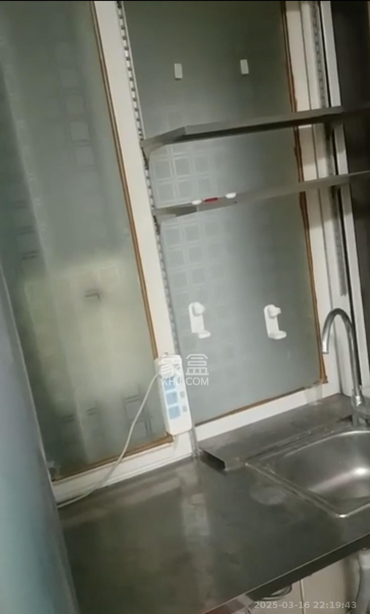 山水华景  1室1厅1卫   1500.00元/月室内图