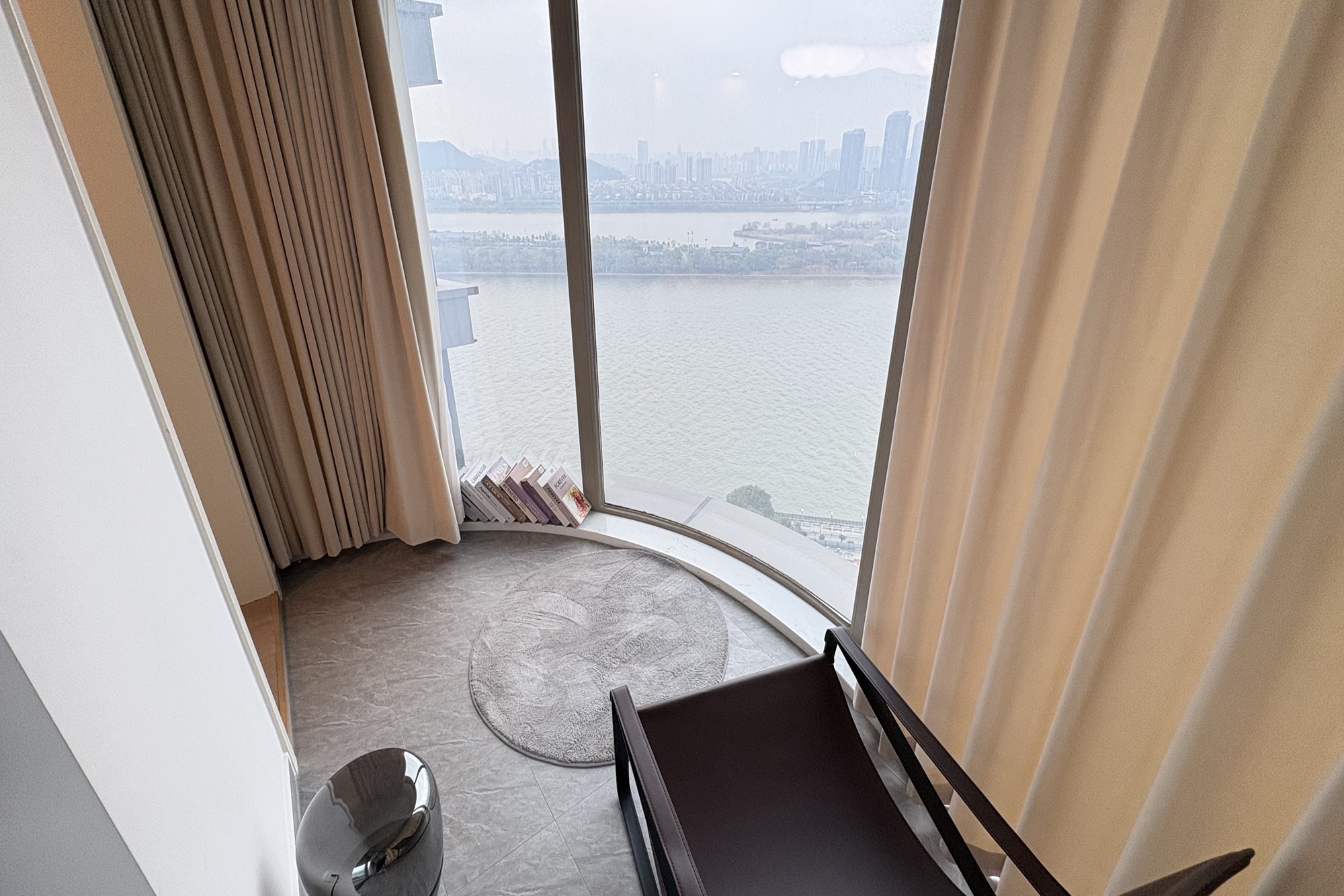 潮宗御苑  1室2厅2卫   410.00万阳台