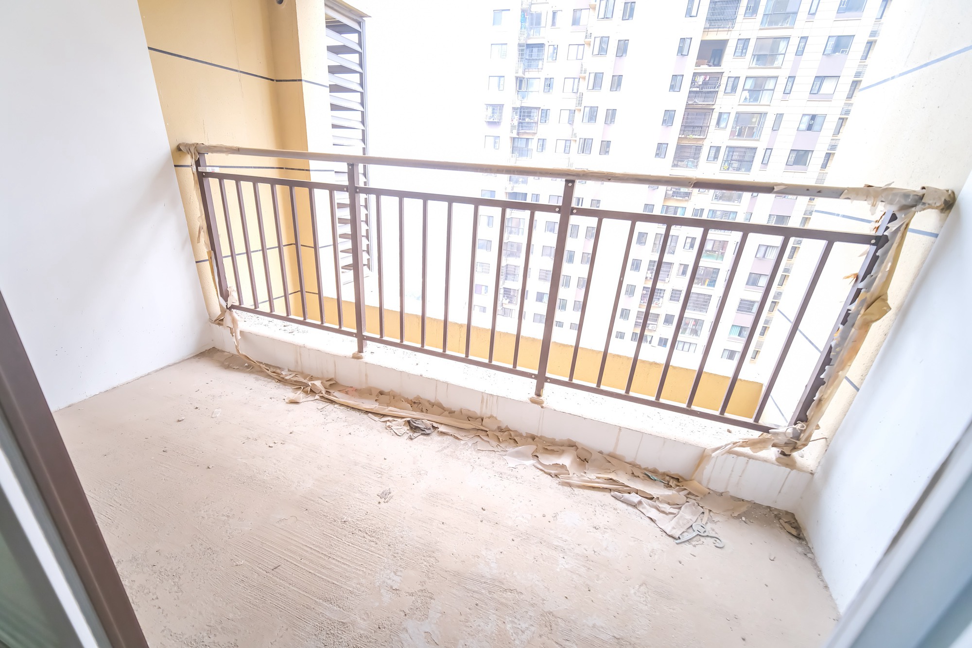 保利香槟国际 3室2厅1卫 63.0万 保利香槟国际 3室2厅1卫 63.0万阳台