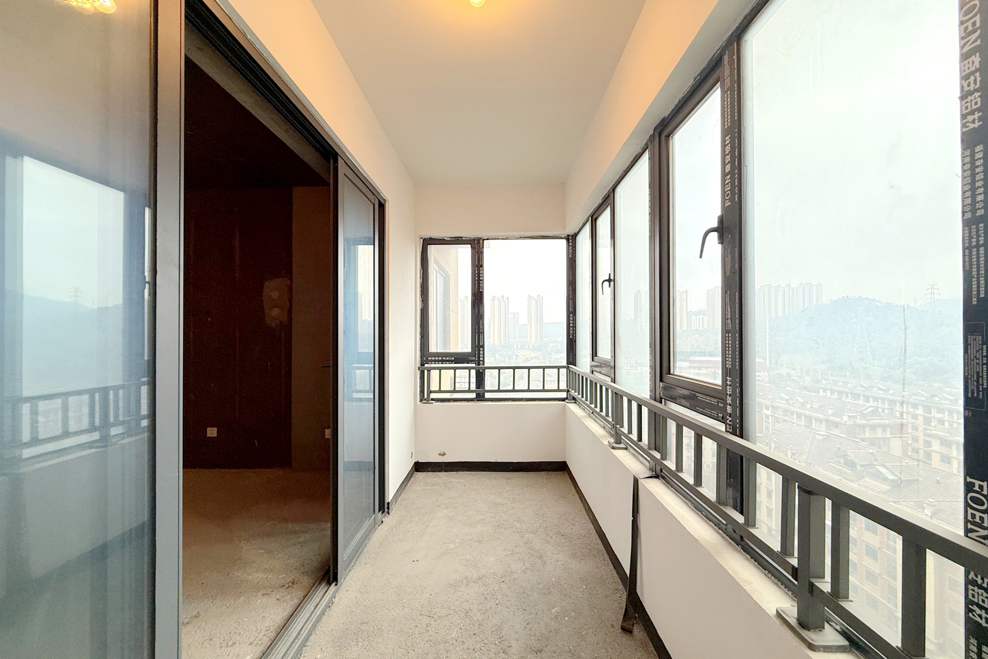 澳海月亮湾  4室2厅2卫    95.0万 澳海月亮湾  4室2厅2卫    95.0万阳台