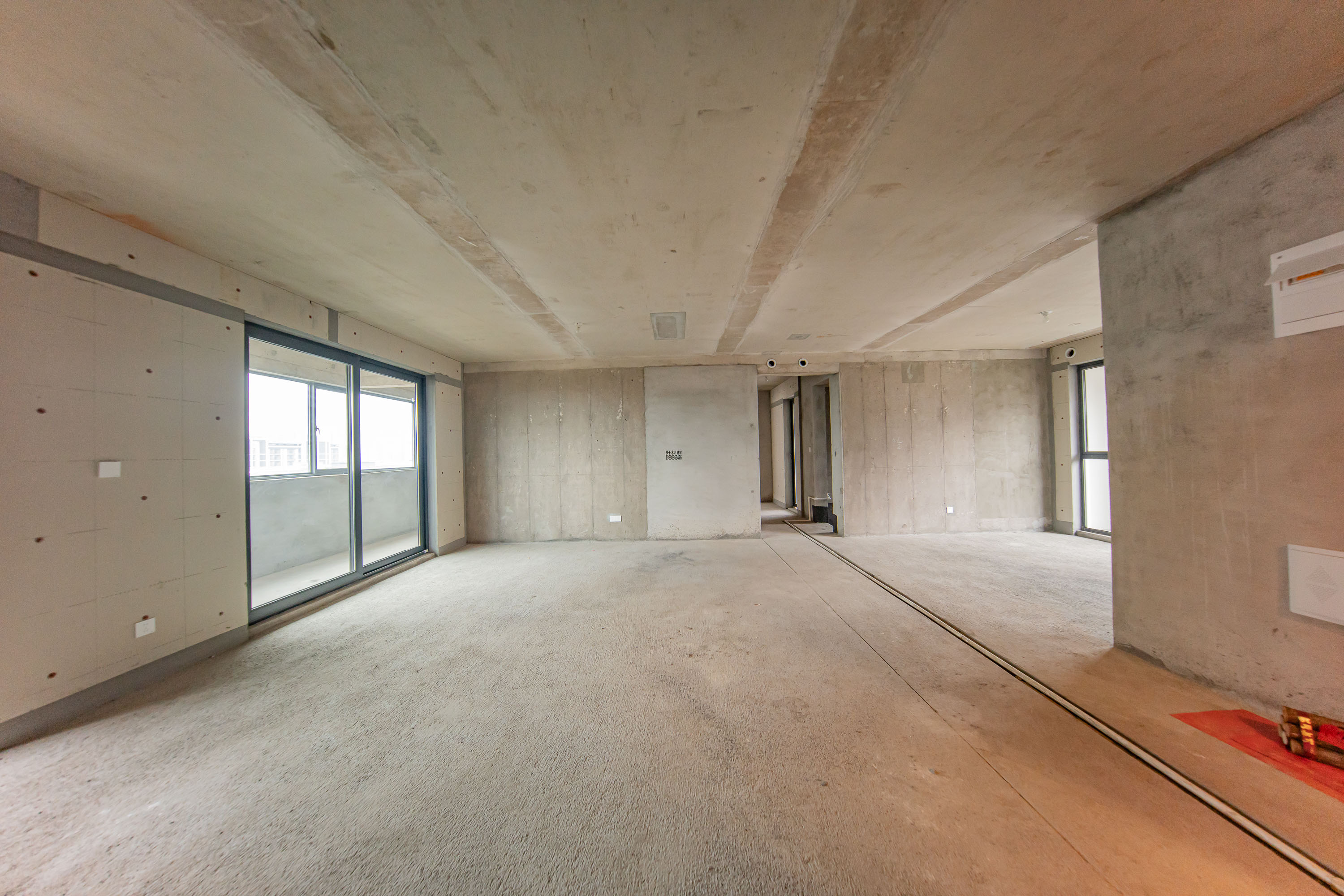 中建钰山湖 4室2厅3卫 290.0万 中建钰山湖 4室2厅3卫 290.0万客厅