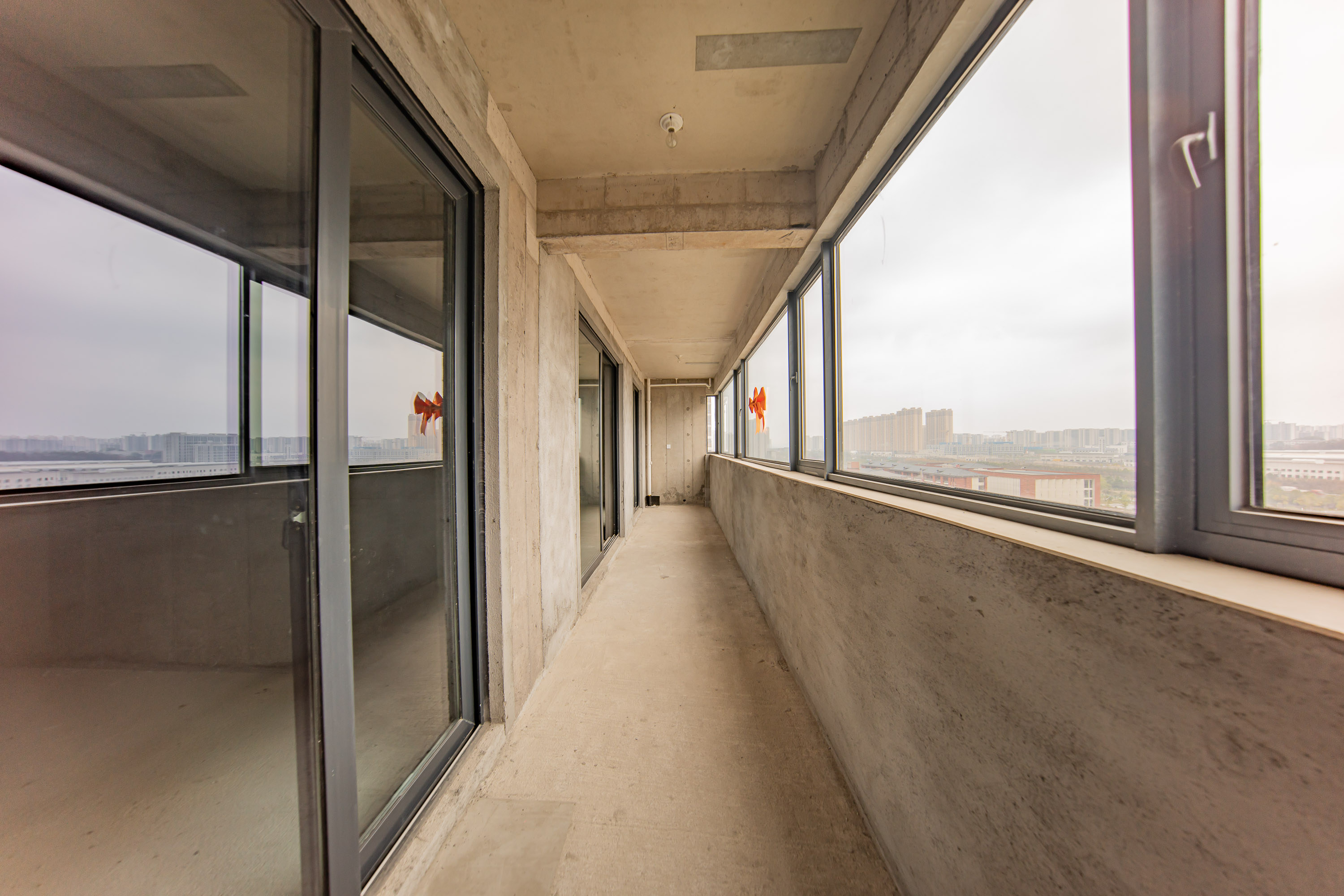 中建钰山湖 4室2厅3卫 290.0万 中建钰山湖 4室2厅3卫 290.0万阳台