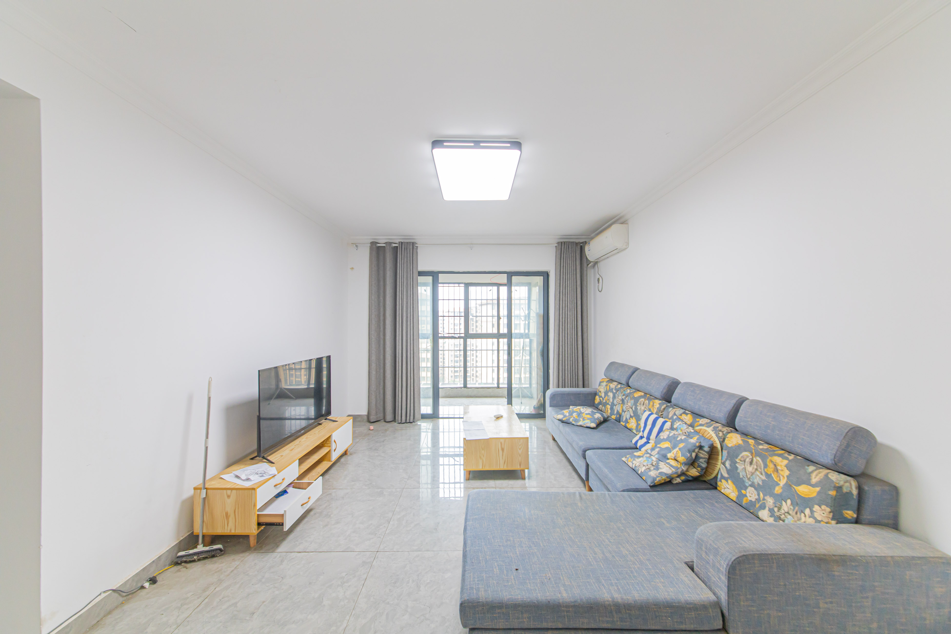 中建芙蓉嘉苑 3室2厅2卫 99.8万 中建芙蓉嘉苑 3室2厅2卫 99.8万客厅