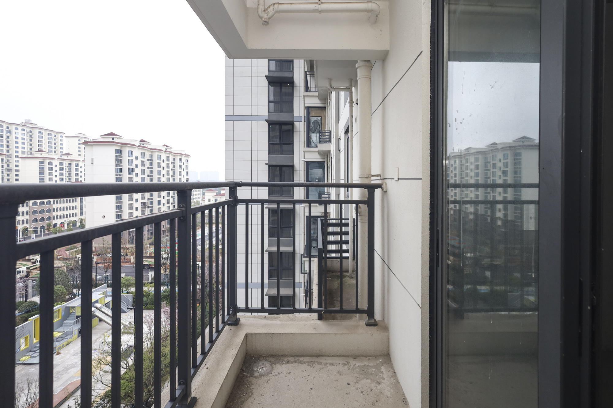 长沙北中心保利时代A区 4室2厅2卫 110.0万 长沙北中心保利时代A区 4室2厅2卫 110.0万阳台