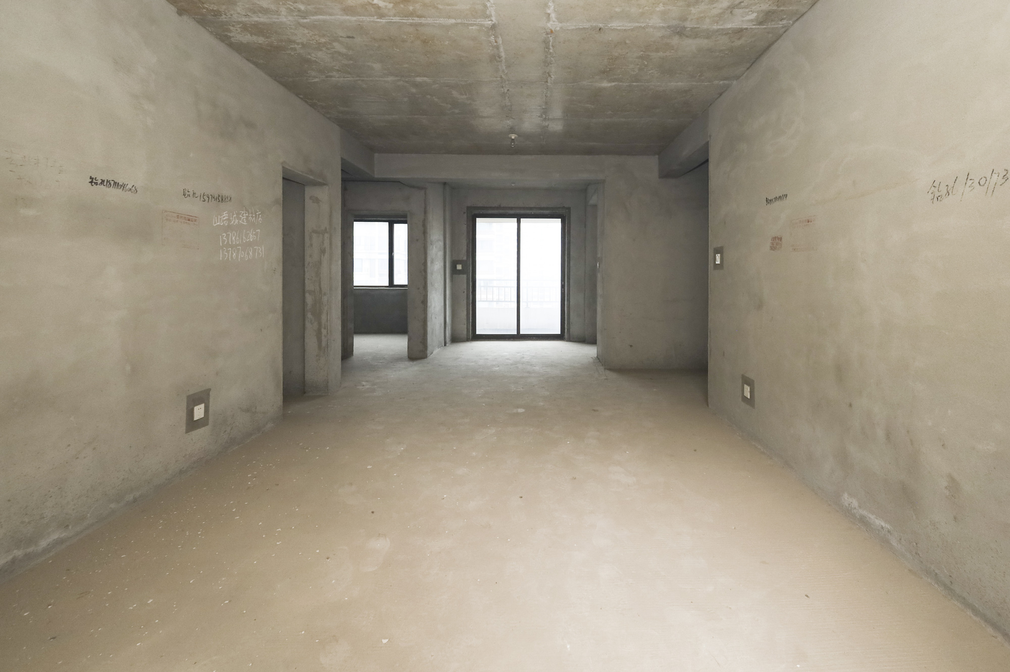 山语城三期 3室2厅2卫 81.5万 山语城三期 3室2厅2卫 81.5万客厅