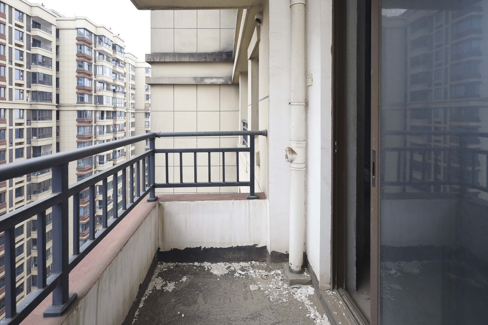 山语城三期 3室2厅2卫 81.5万 山语城三期 3室2厅2卫 81.5万阳台