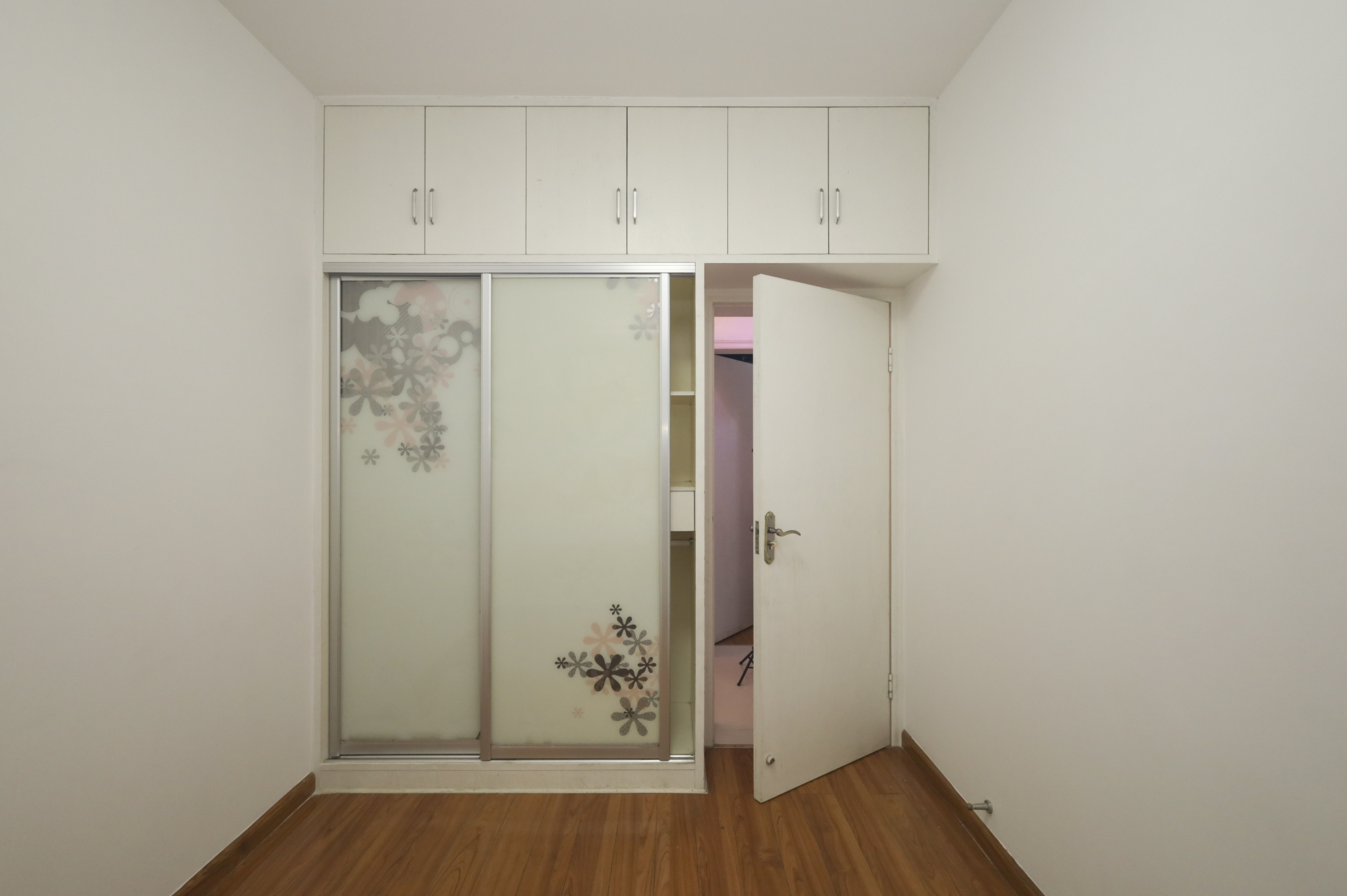 山语城二期  3室2厅1卫   76.00万卧室