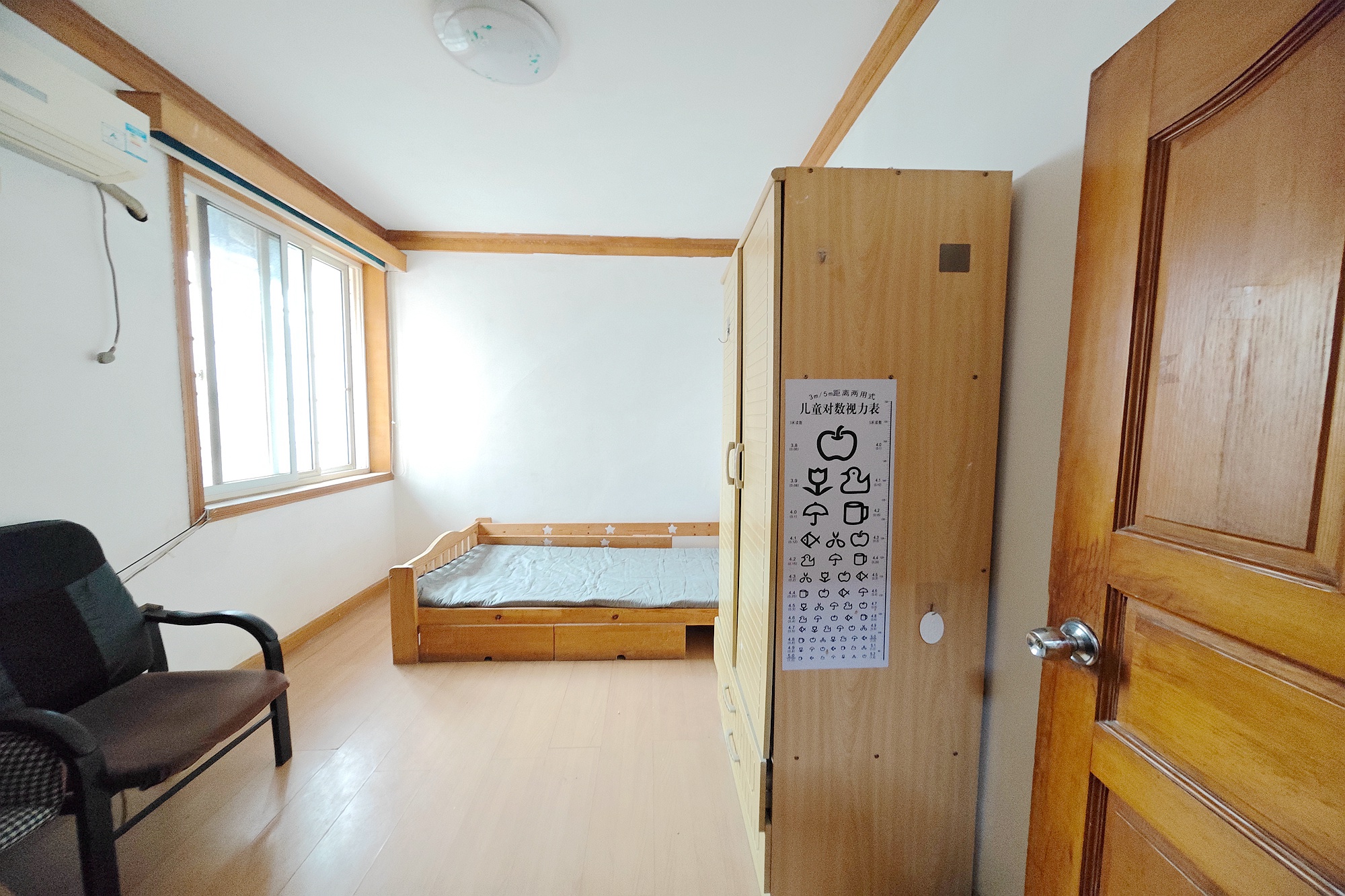 鑫天花园  3室2厅2卫   65.00万卧室