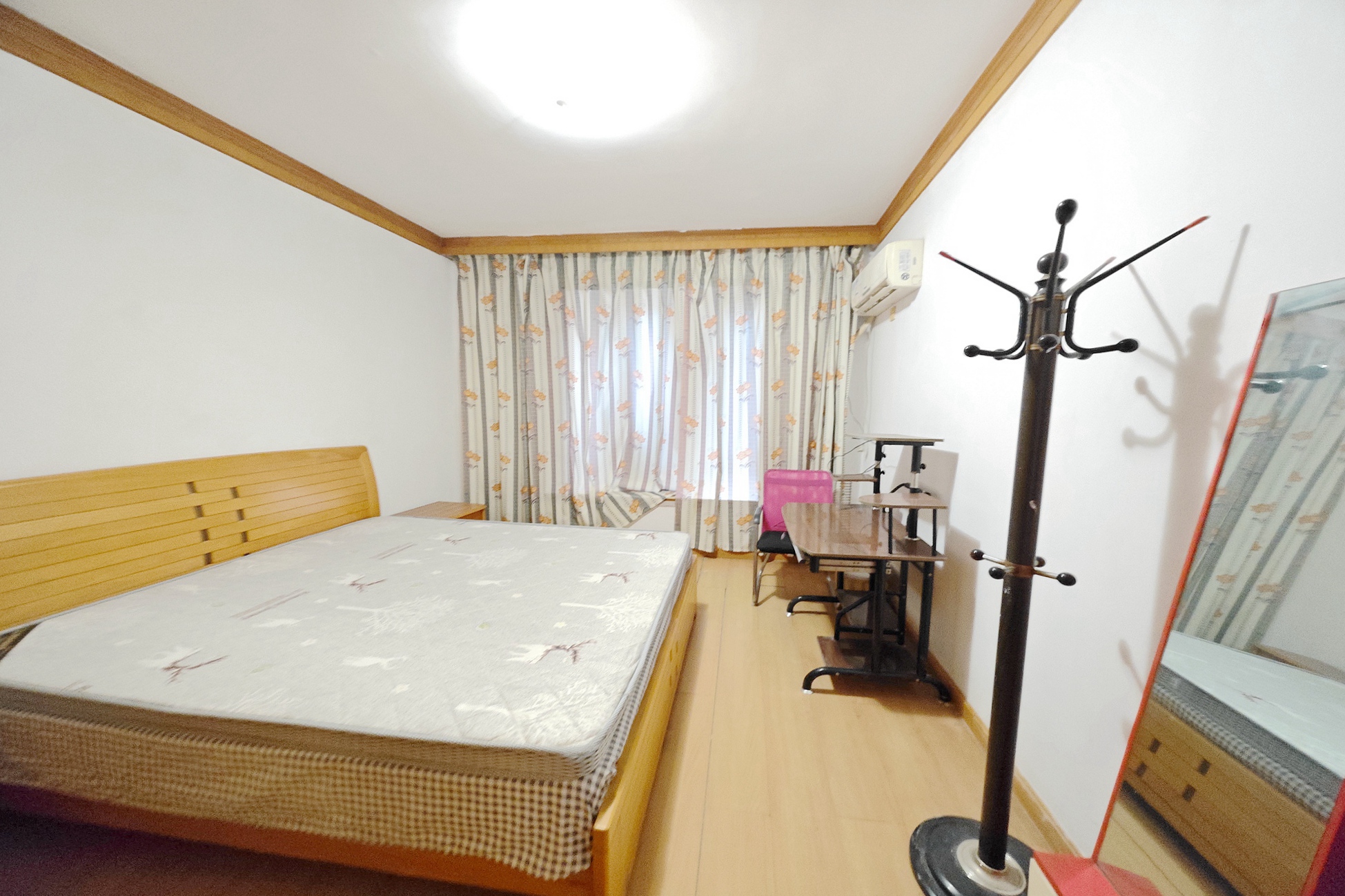 鑫天花园  3室2厅2卫   65.00万卧室