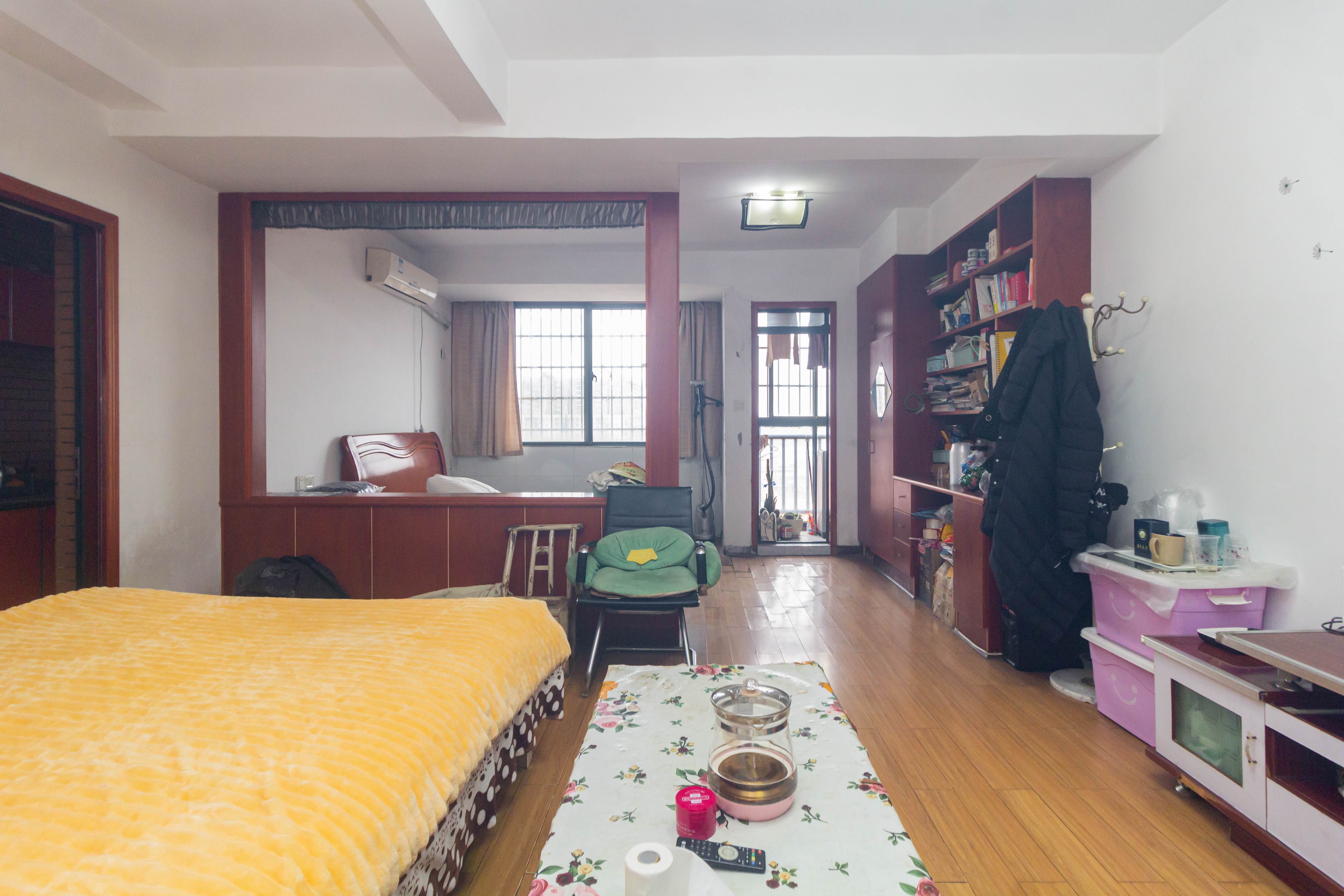 东业早安星城 1室1厅1卫 25.0万 东业早安星城 1室1厅1卫 25.0万客厅