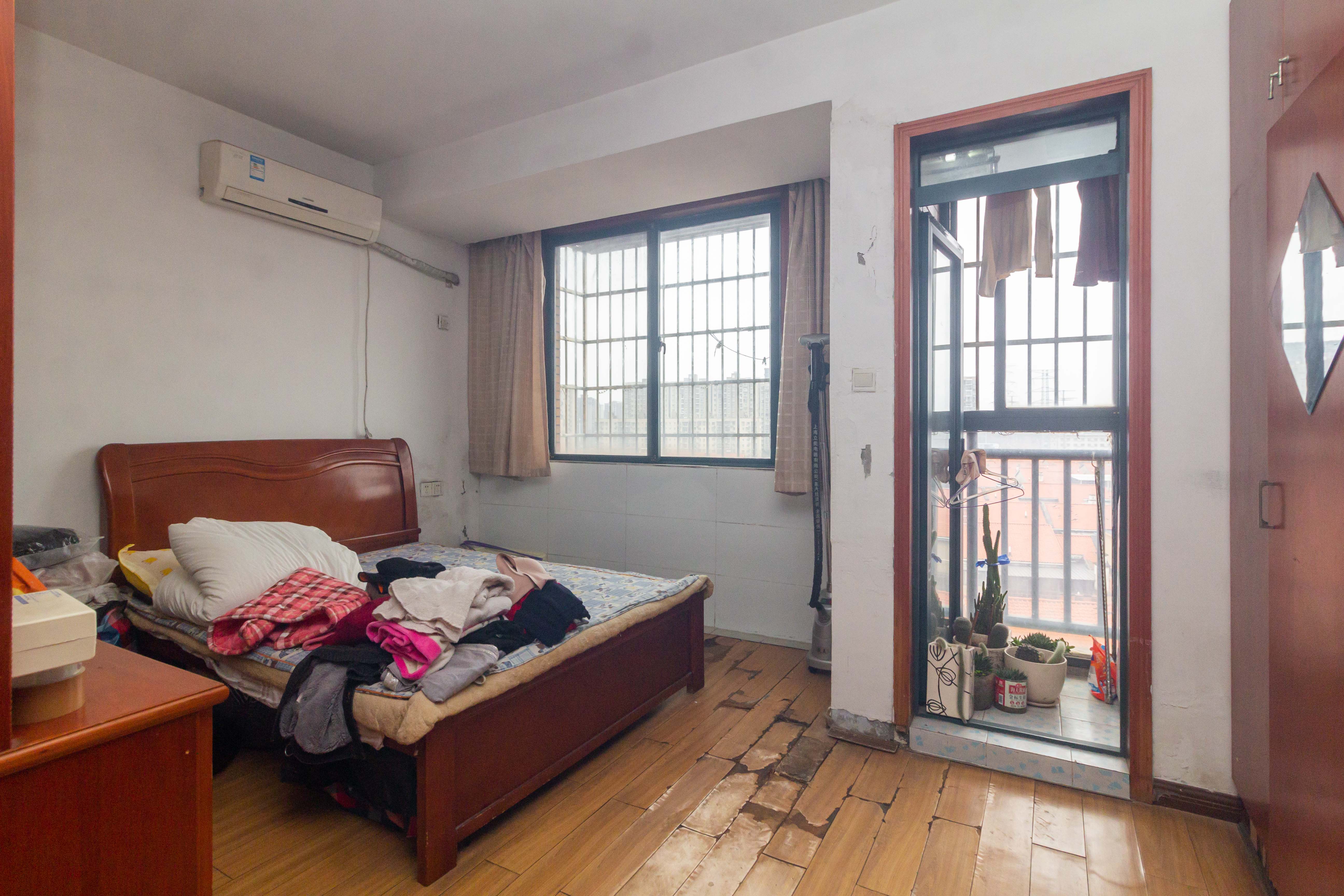 东业早安星城 1室1厅1卫 25.0万 东业早安星城 1室1厅1卫 25.0万客厅