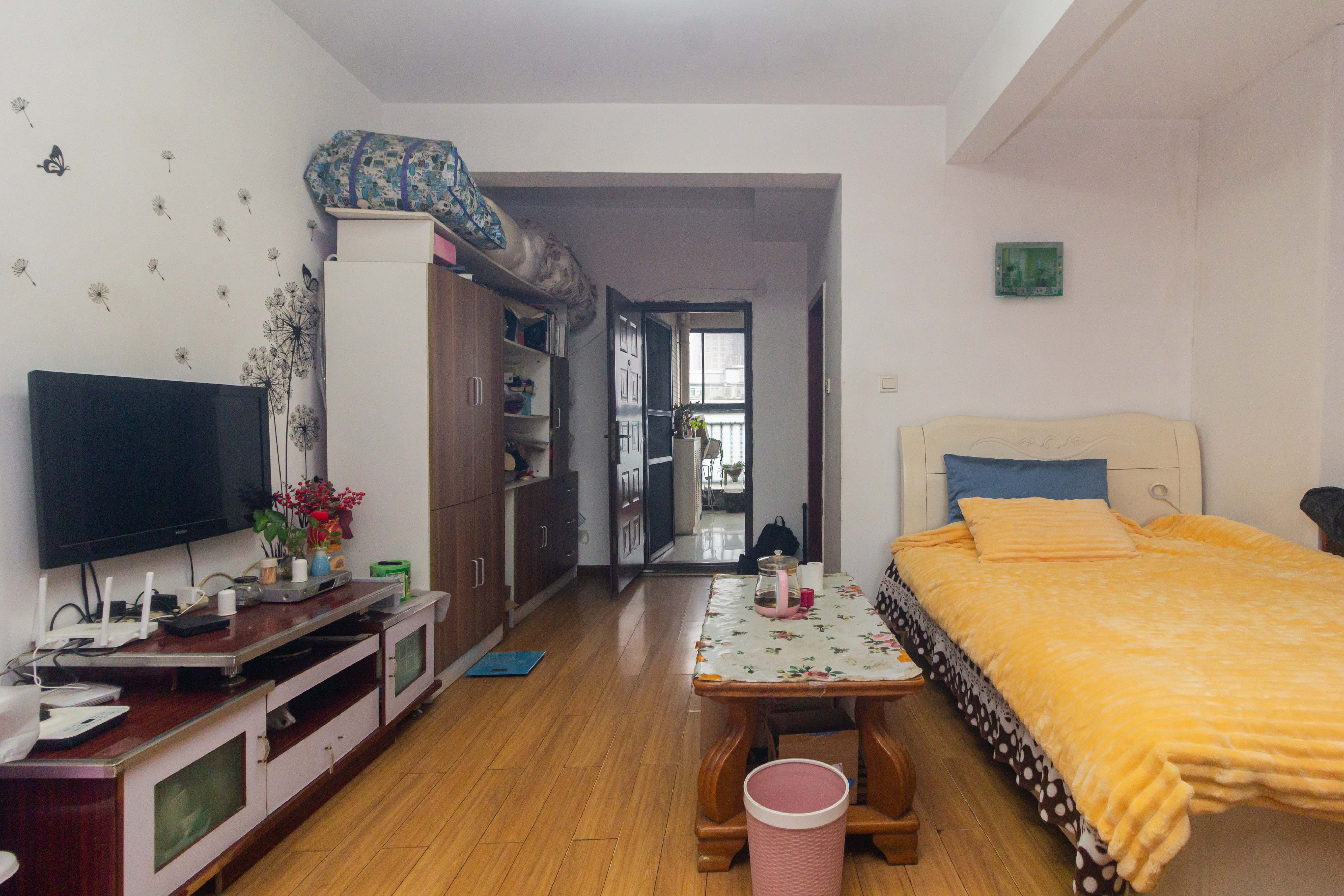 东业早安星城 1室1厅1卫 25.0万 东业早安星城 1室1厅1卫 25.0万客厅