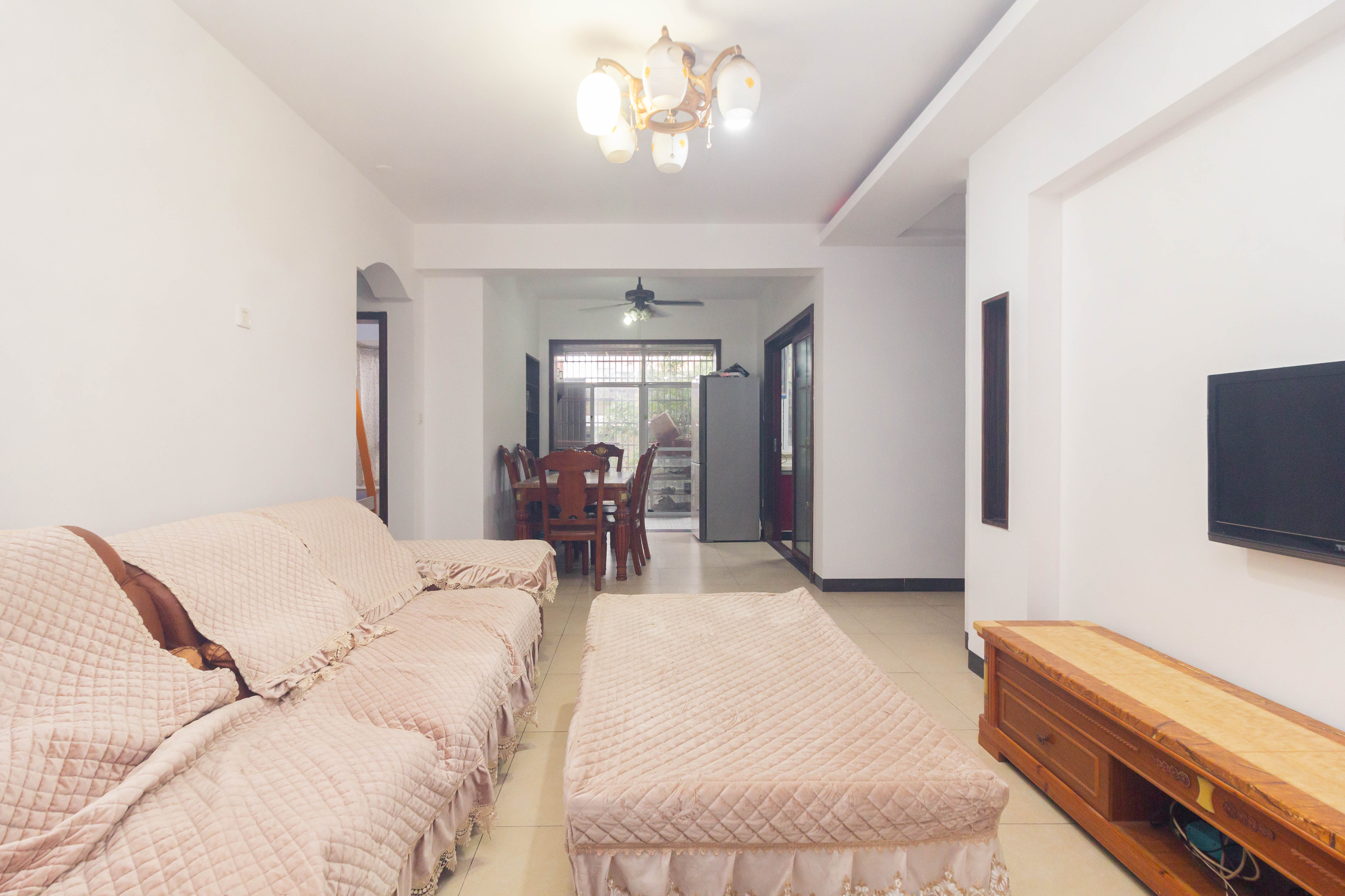 东业苹果社区 2室2厅1卫 40.0万 东业苹果社区 2室2厅1卫 40.0万客厅