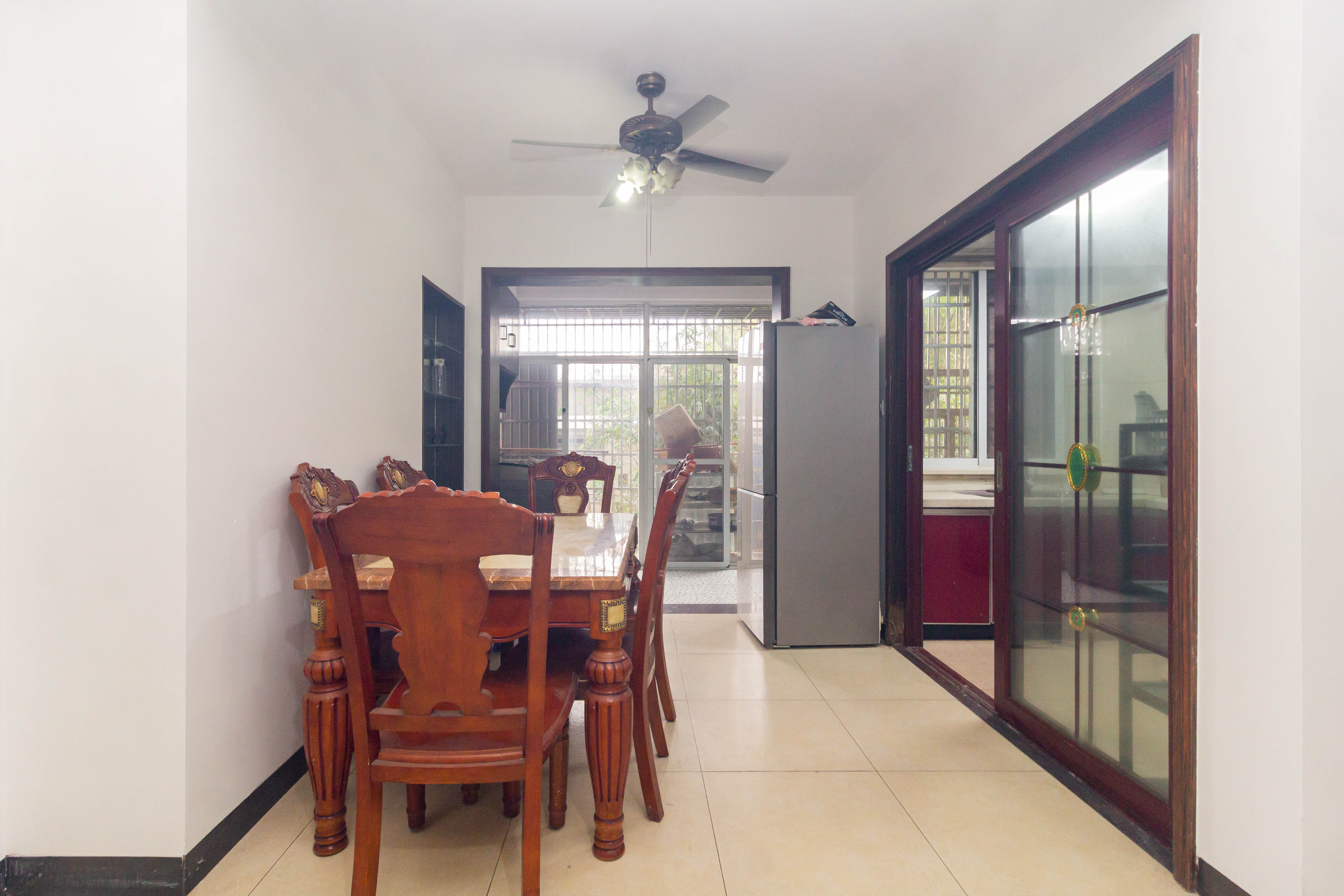 东业苹果社区 2室2厅1卫 40.0万 东业苹果社区 2室2厅1卫 40.0万客厅