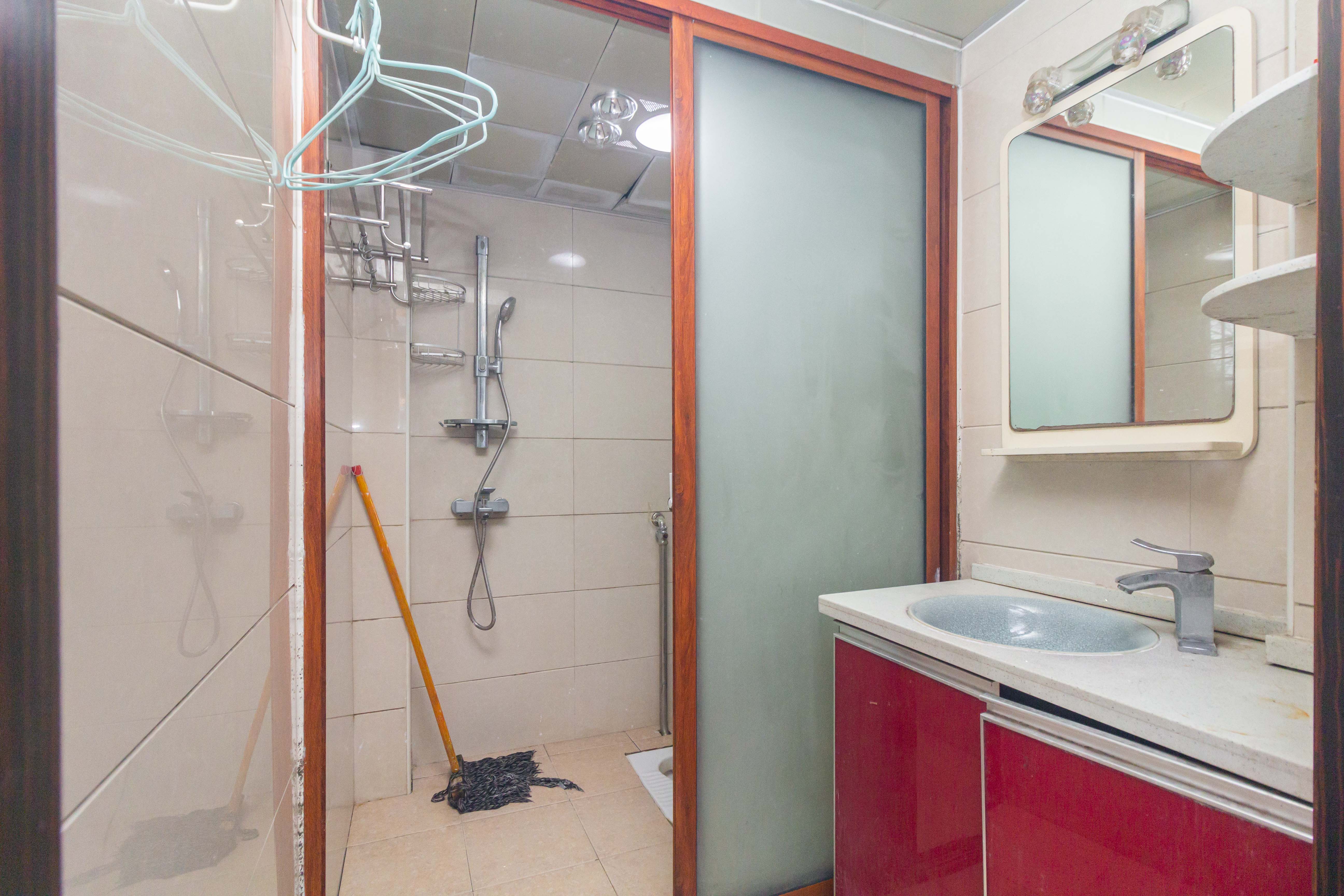 东业苹果社区 2室2厅1卫 40.0万 东业苹果社区 2室2厅1卫 40.0万卫生间