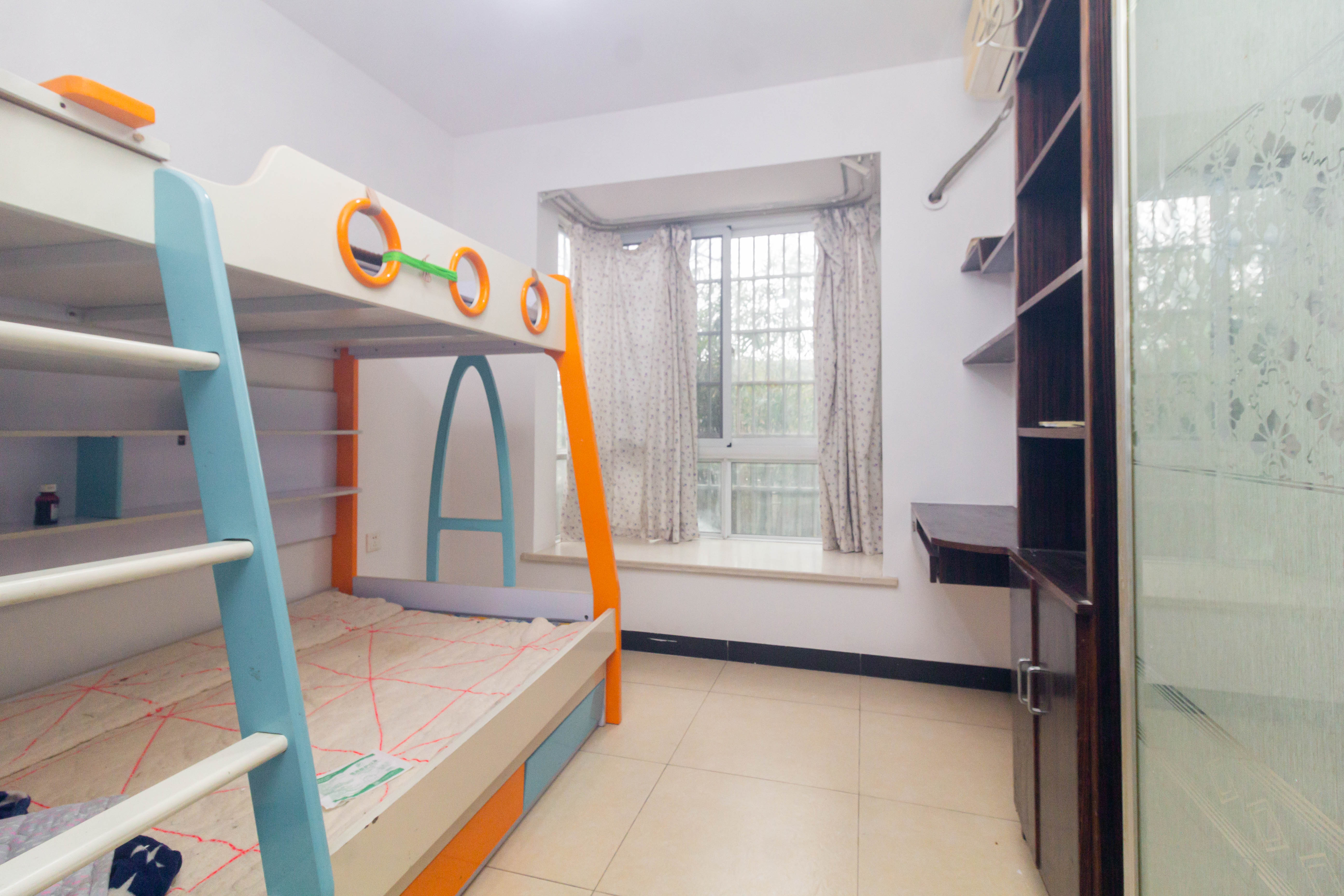 东业苹果社区 2室2厅1卫 40.0万 东业苹果社区 2室2厅1卫 40.0万卧室