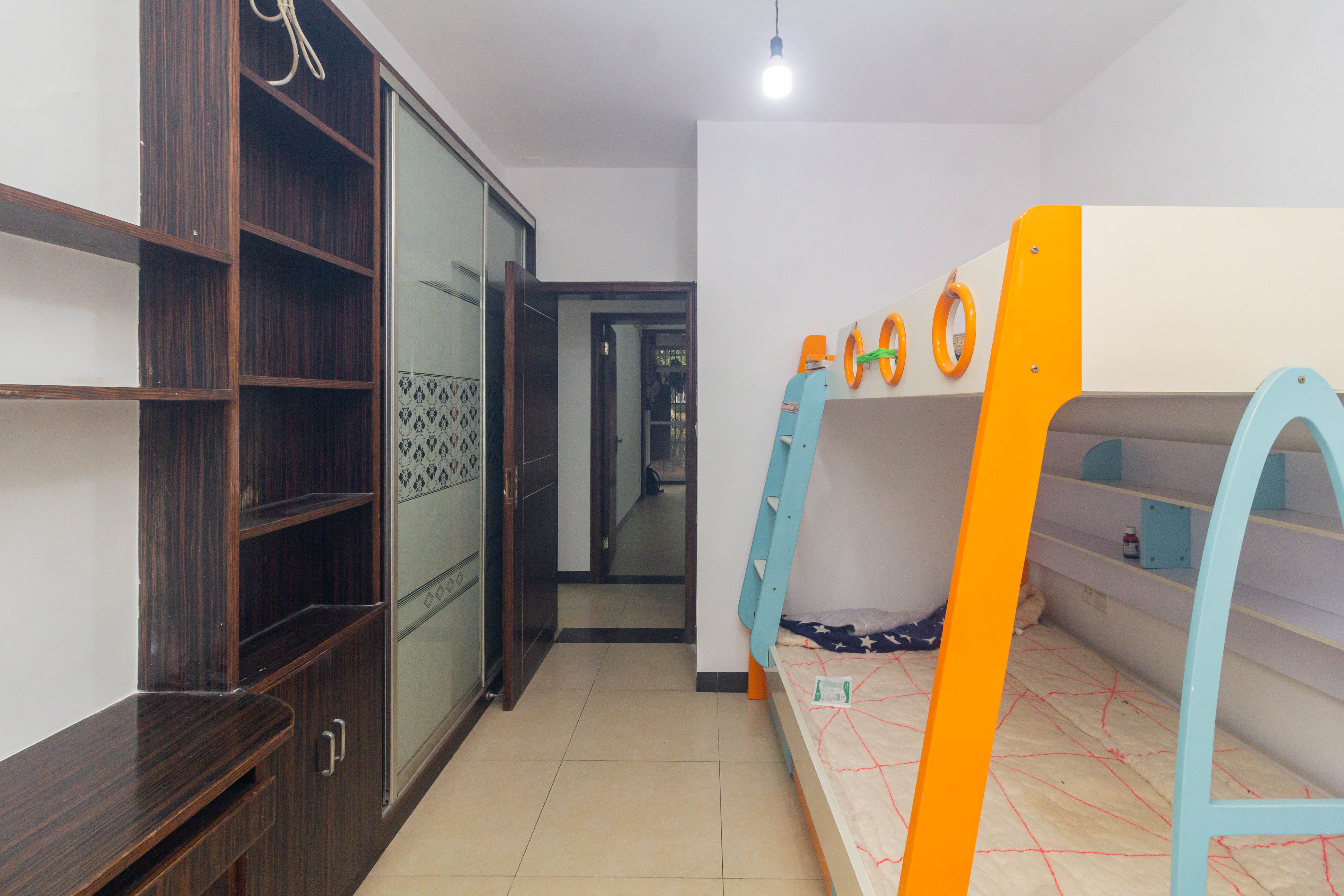 东业苹果社区 2室2厅1卫 40.0万 东业苹果社区 2室2厅1卫 40.0万卧室