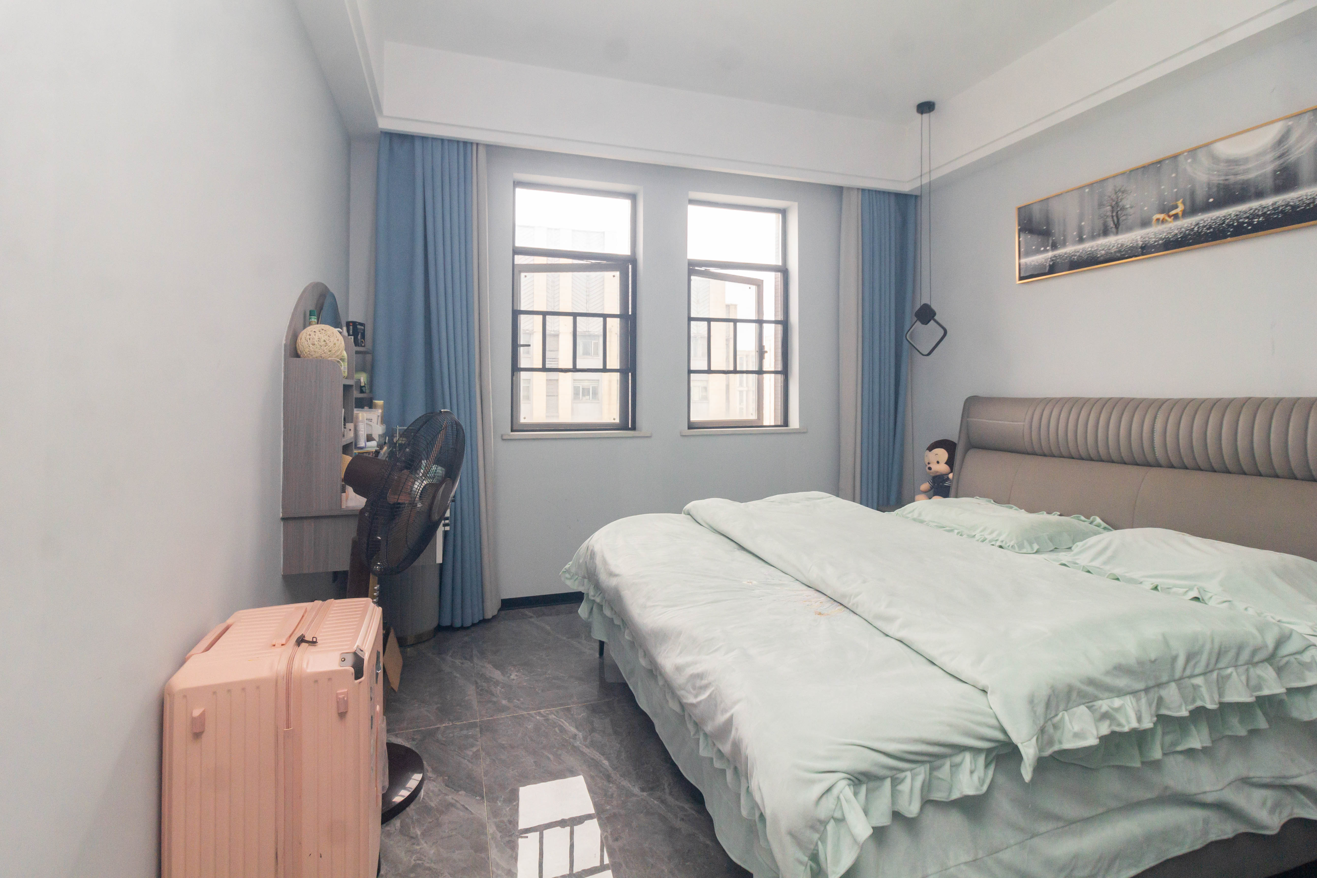 中交中央公园D2区 2室2厅1卫 104.0万 中交中央公园D2区 2室2厅1卫 104.0万卧室