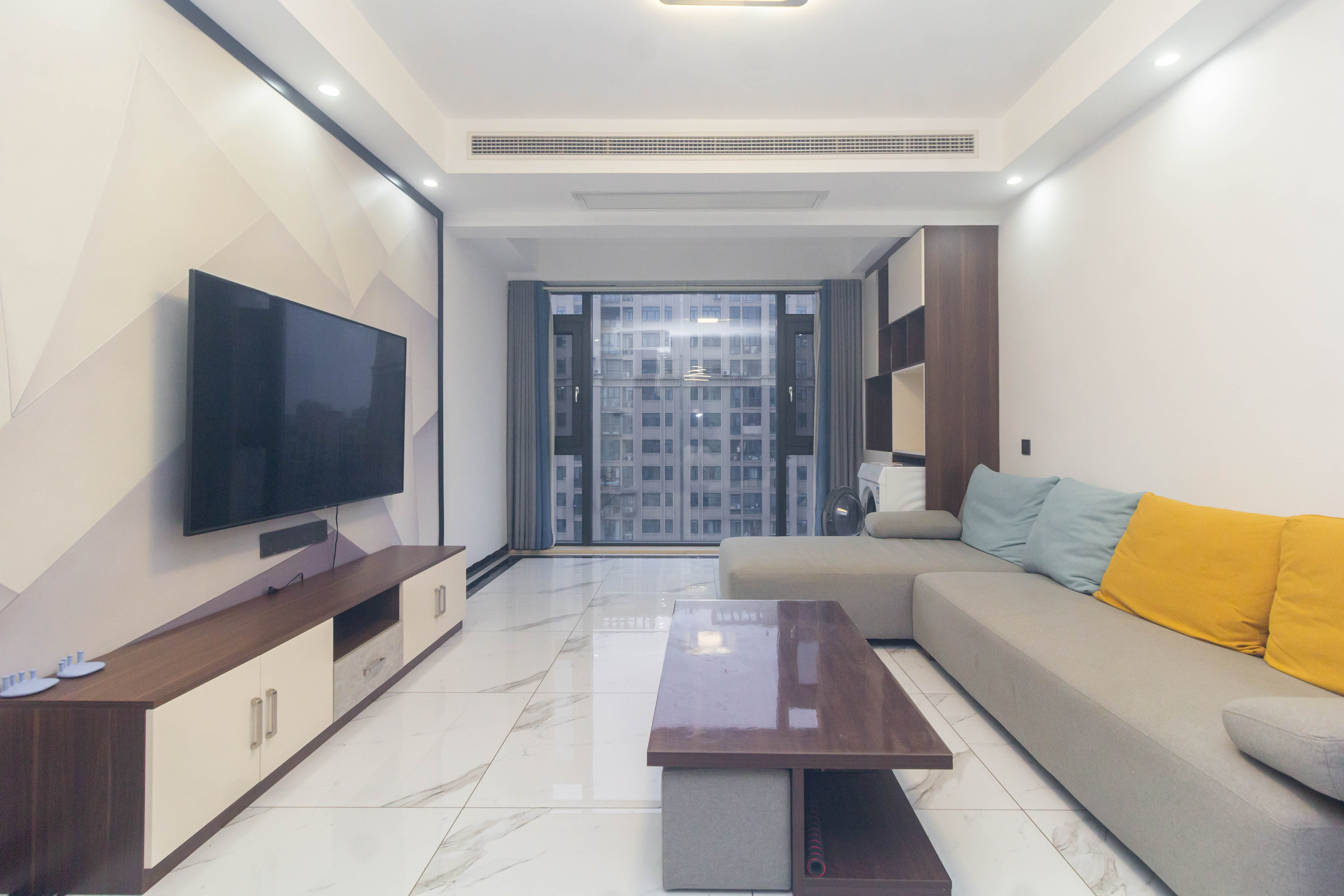 辉煌国际城二期  3室2厅1卫    105.0万 辉煌国际城二期  3室2厅1卫    105.0万客厅