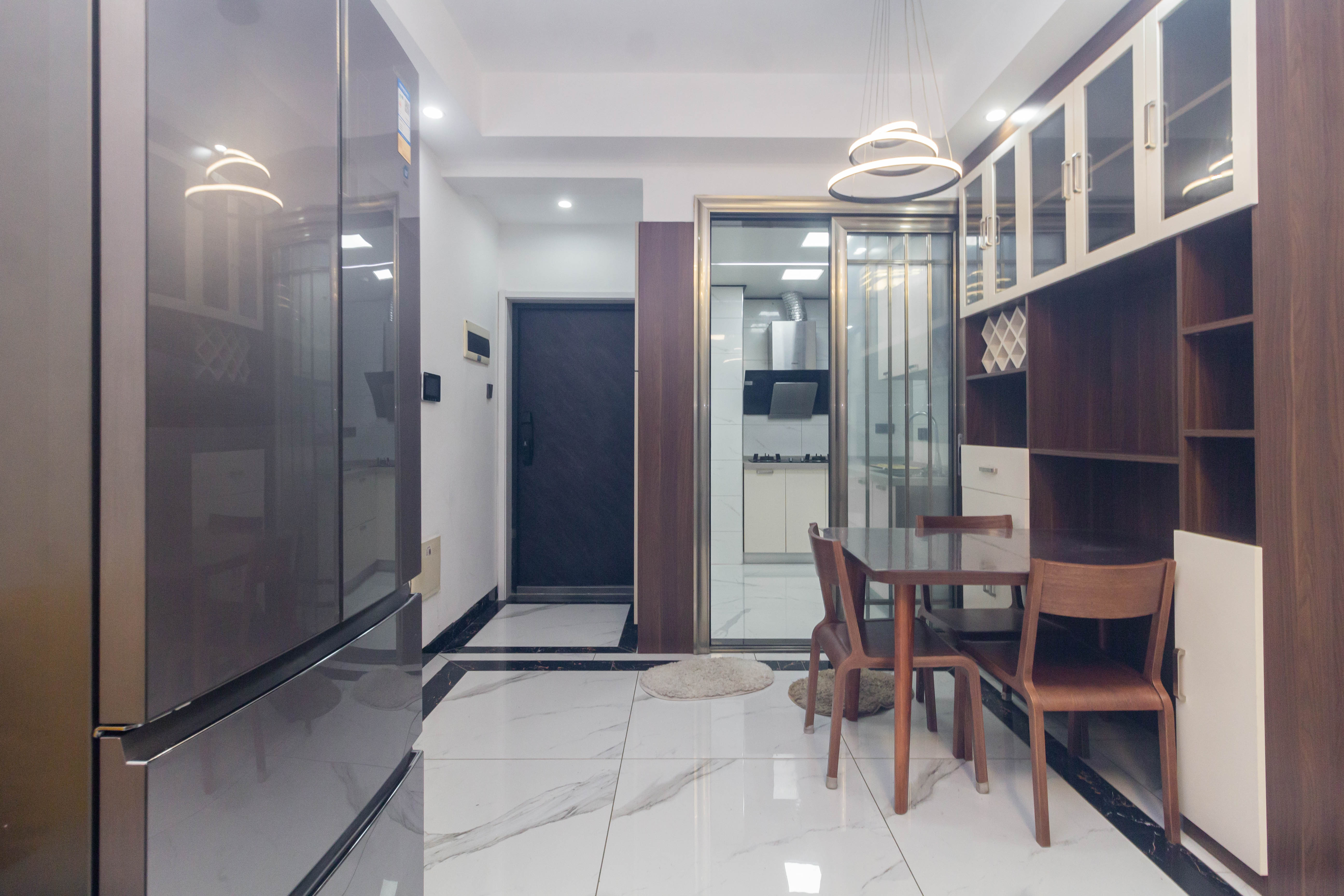 辉煌国际城二期  3室2厅1卫    105.0万 辉煌国际城二期  3室2厅1卫    105.0万客厅