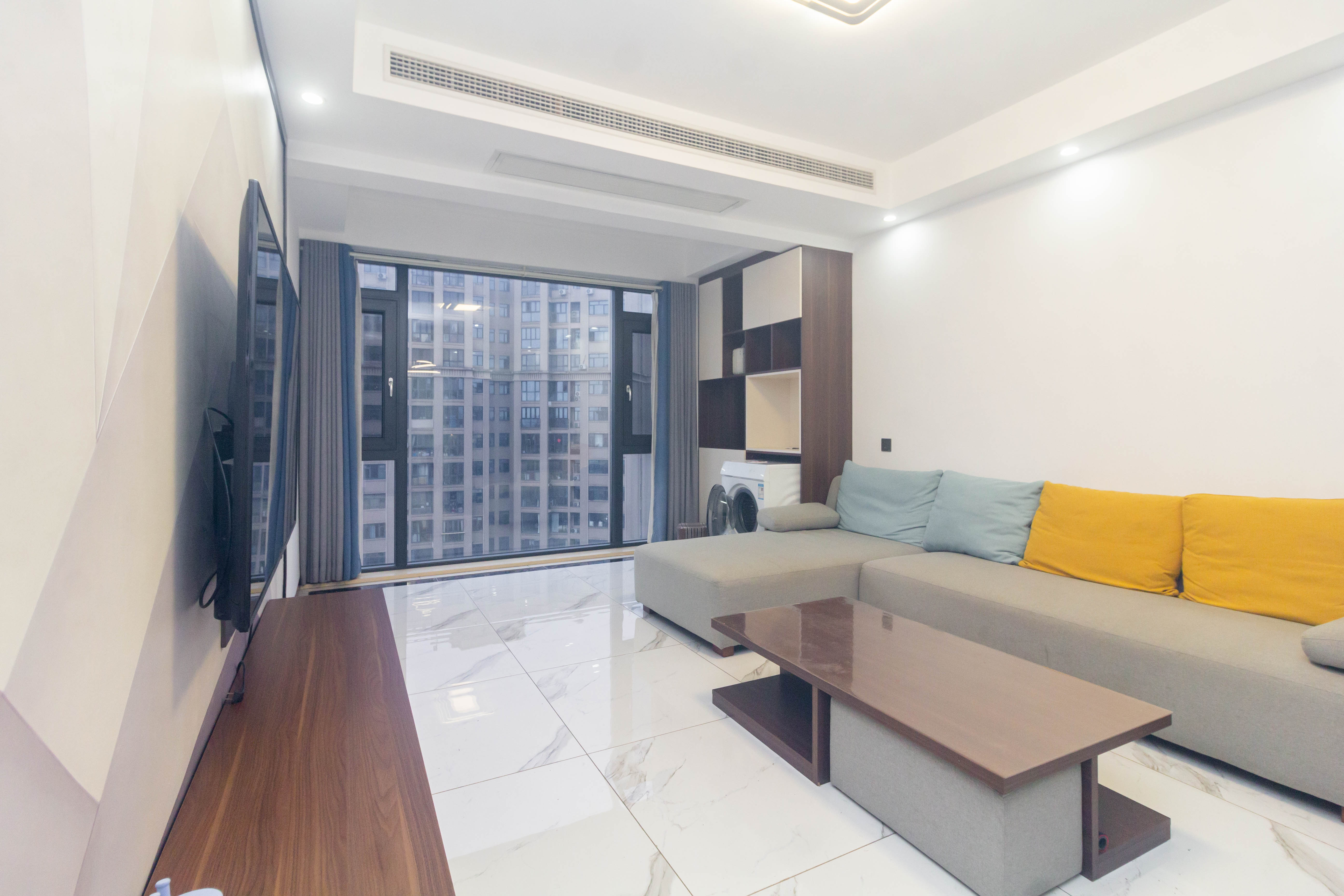 辉煌国际城二期  3室2厅1卫    105.0万 辉煌国际城二期  3室2厅1卫    105.0万客厅